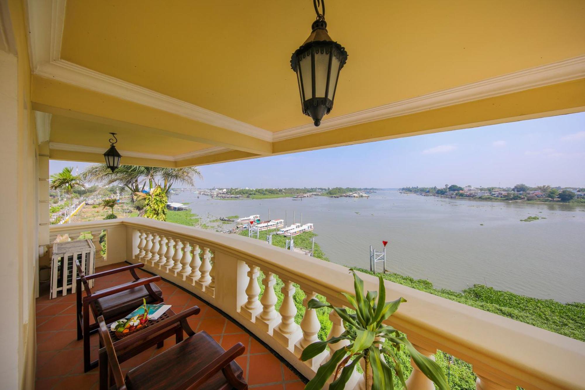 Victoria Hotel 4*