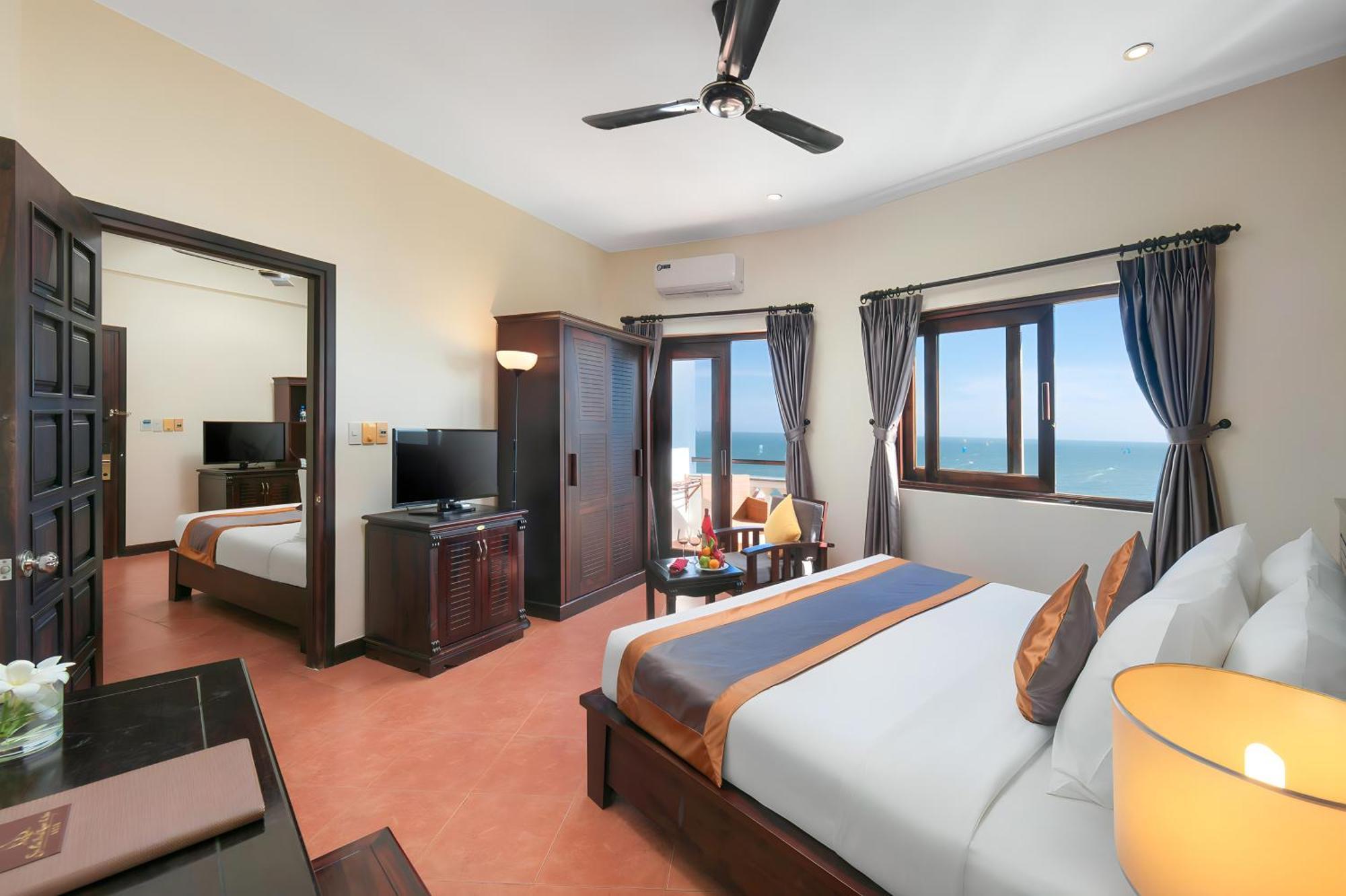 Sea Lion Resort 4*