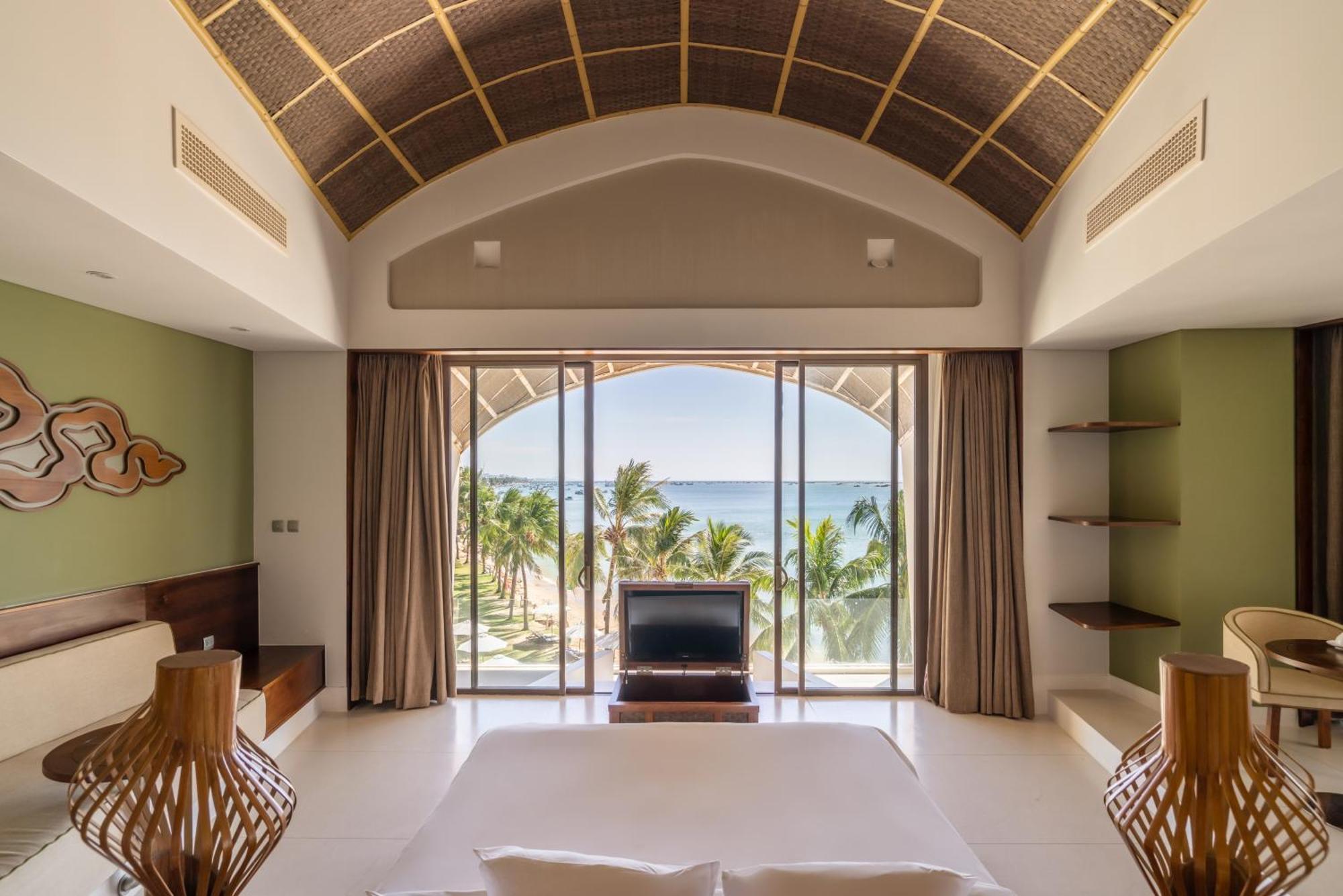 Resort The Shells & 5*