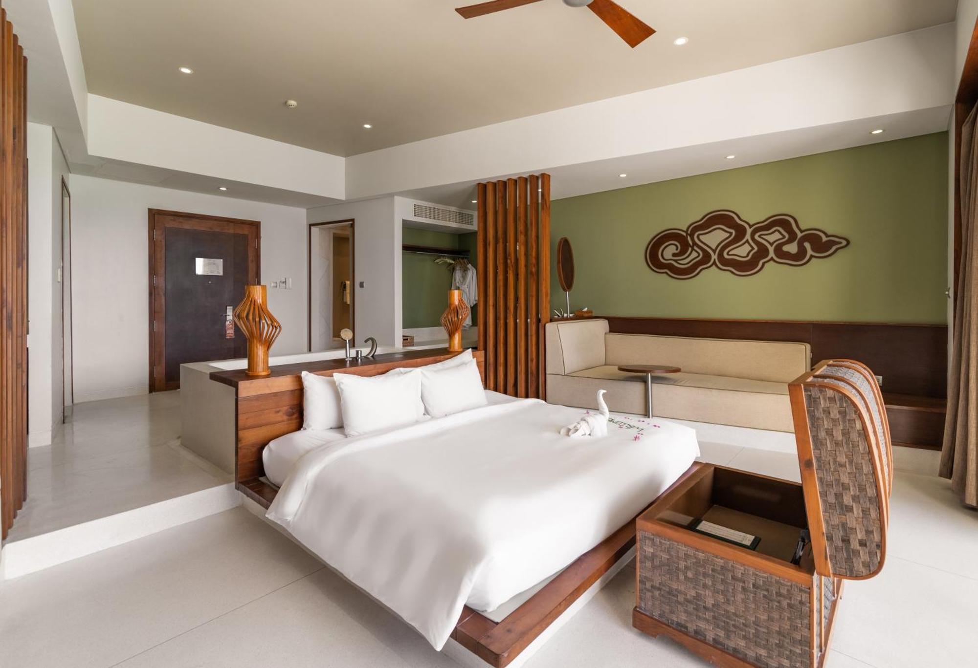 Resort The Shells & 5*
