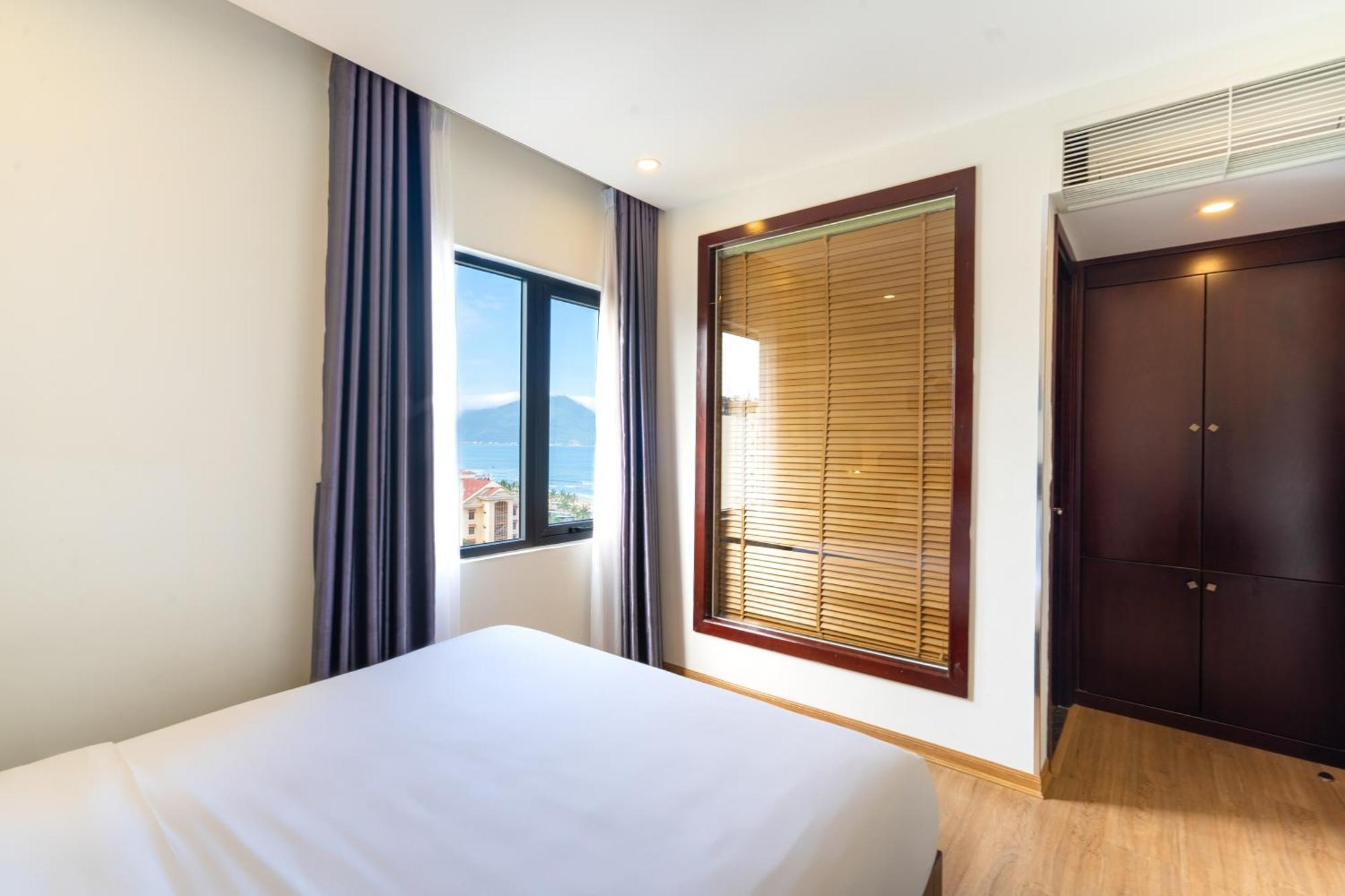 Alani Sea View 4*