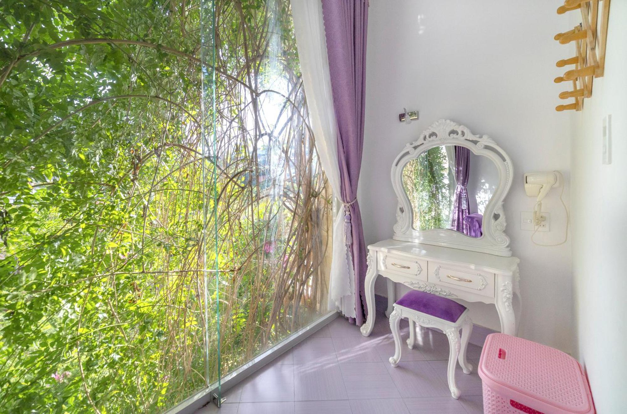 Resort Dream Flower