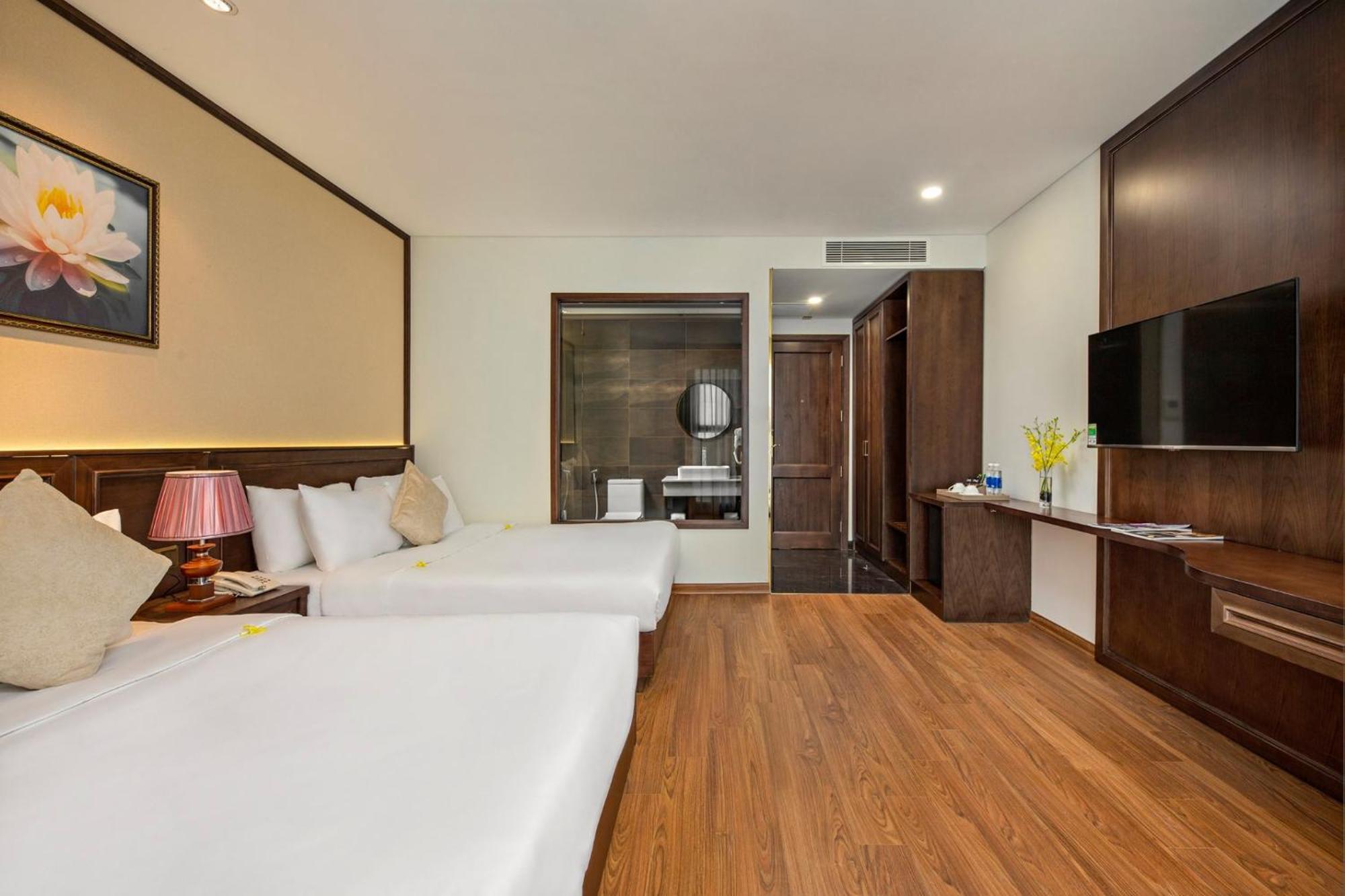 Golden Lotus - Rooftop Bar Sea View 4*