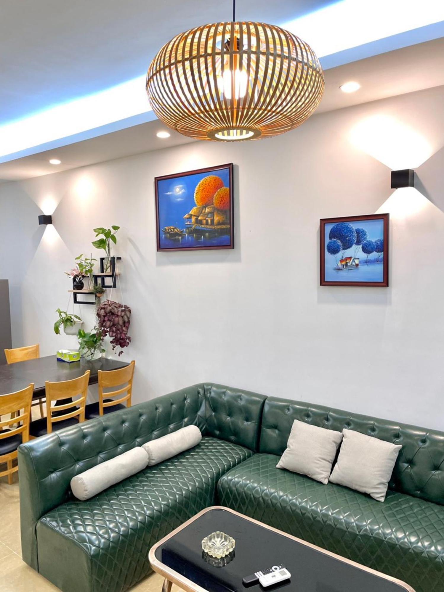 Place In 1504 Apartment *