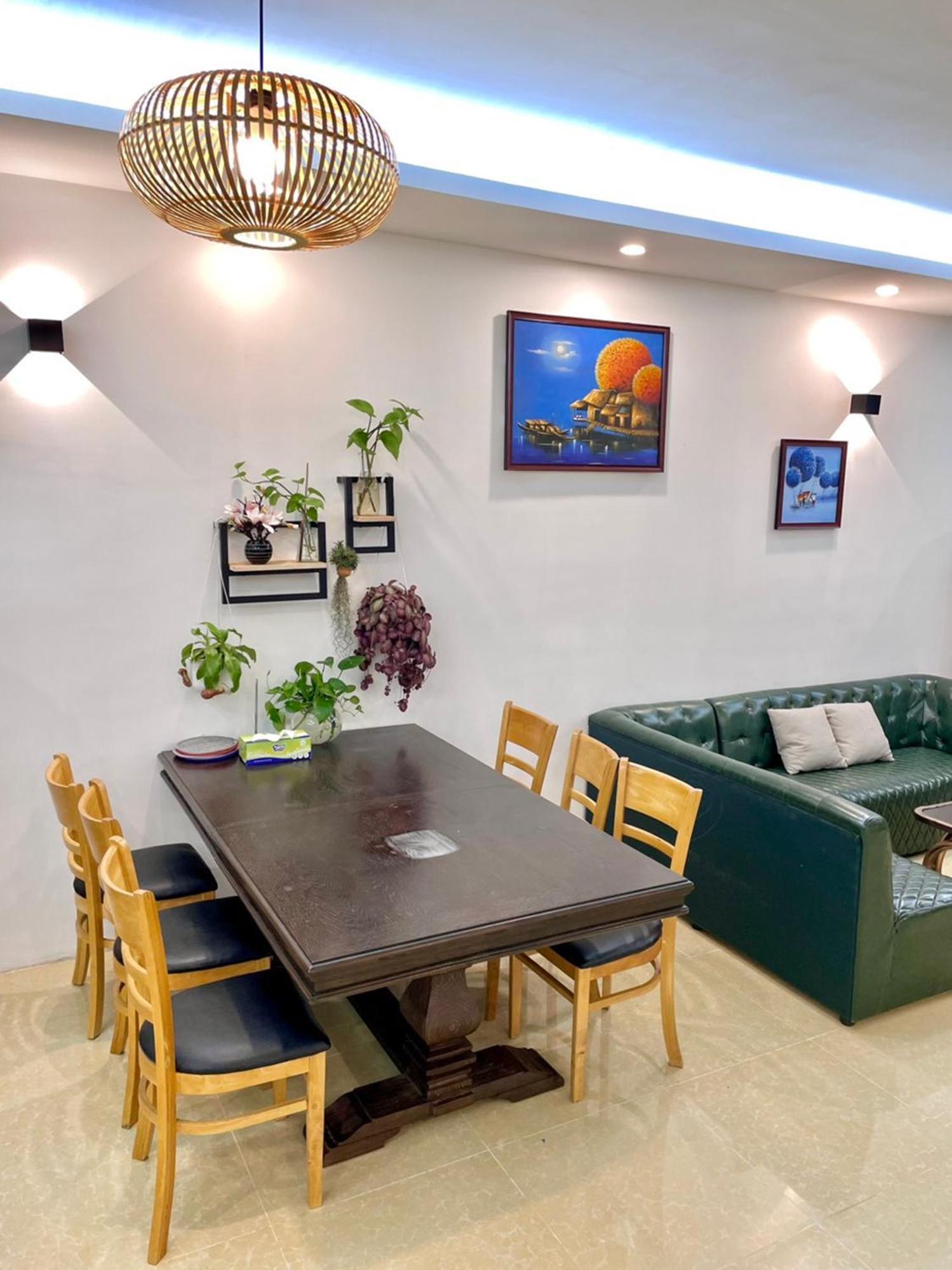 Place In 1504 Apartment *