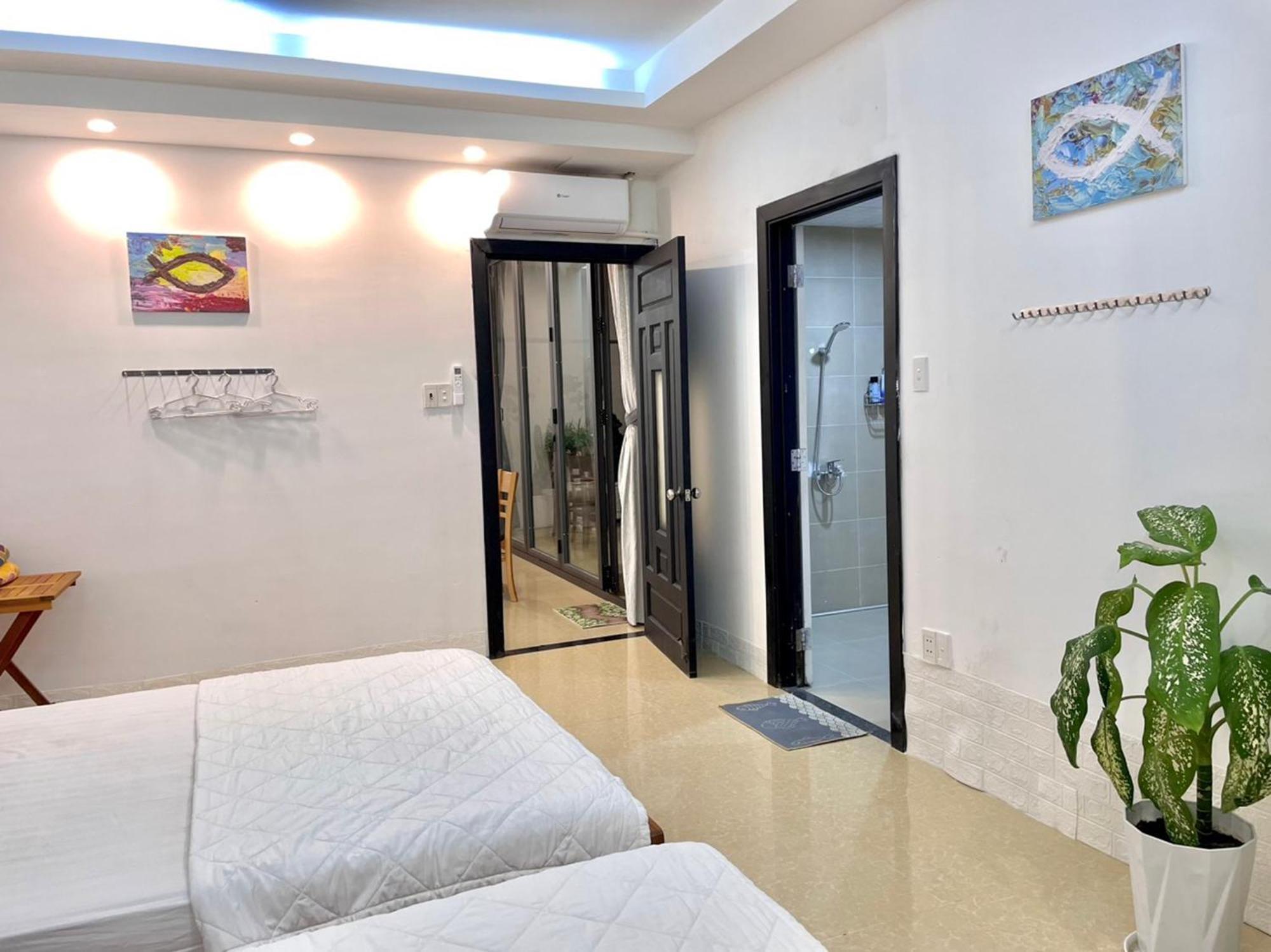 Place In 1504 Apartment *
