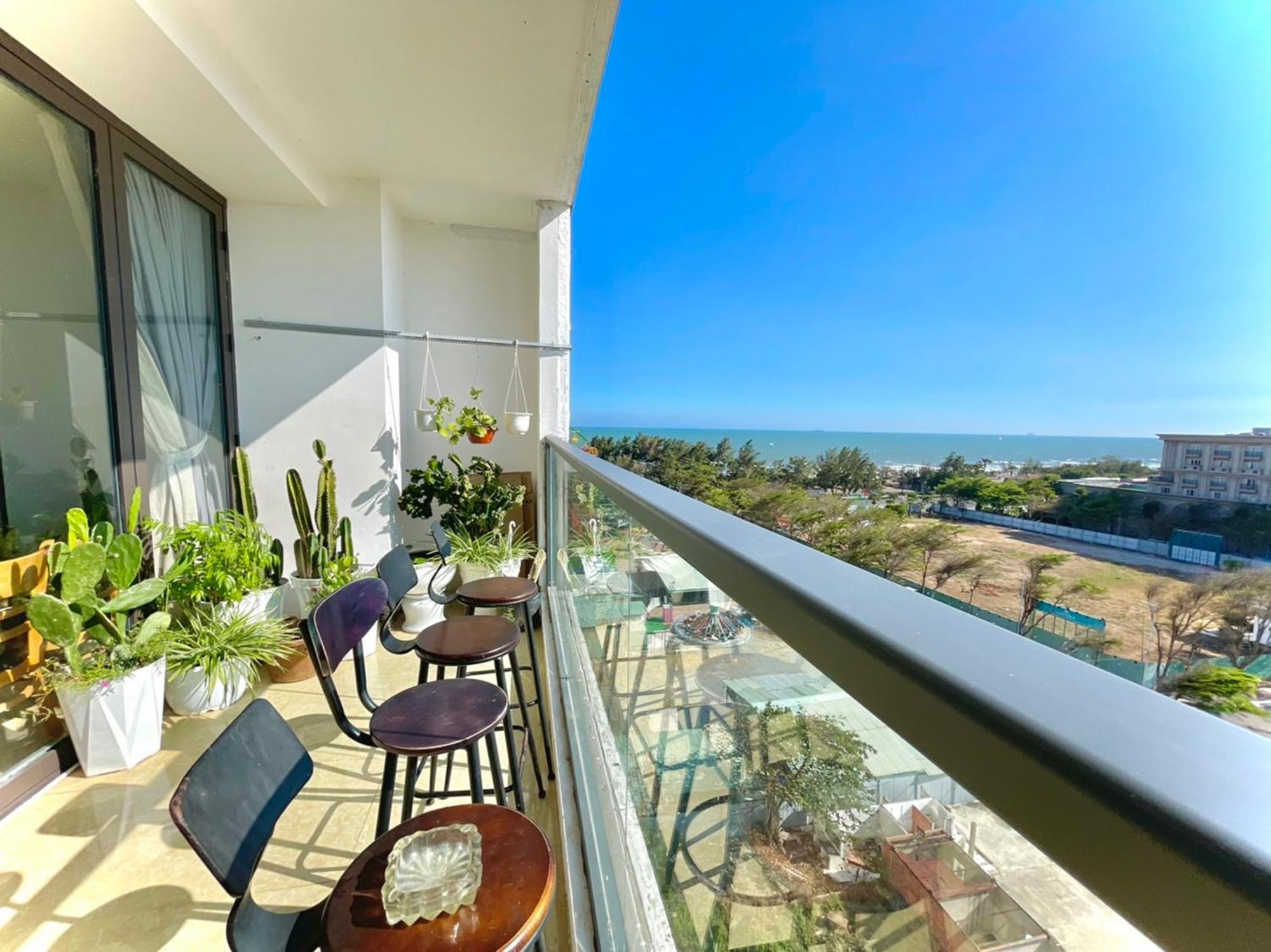 Place In 1504 Apartment