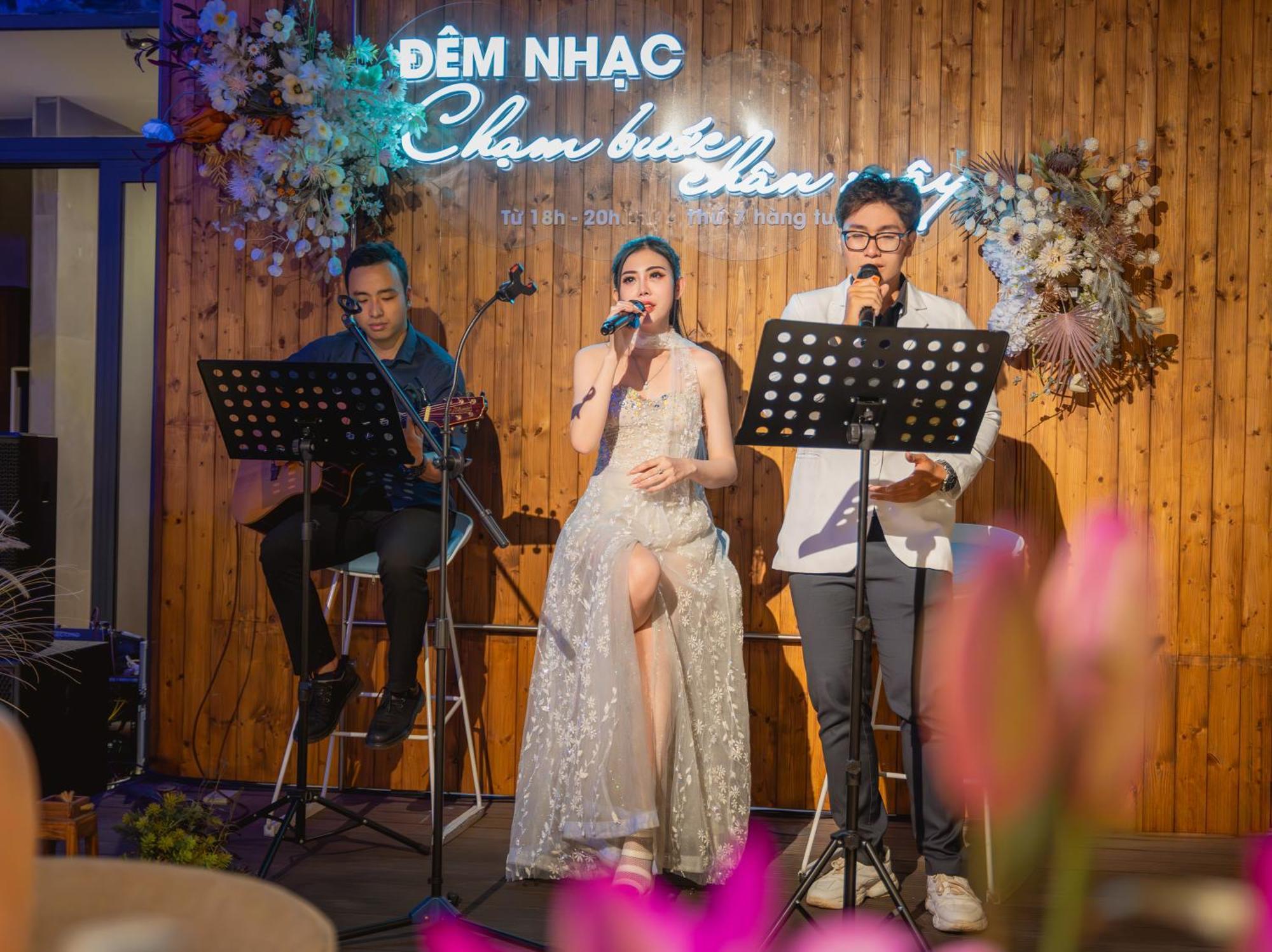 Premier Pearl Khách sạn 4*