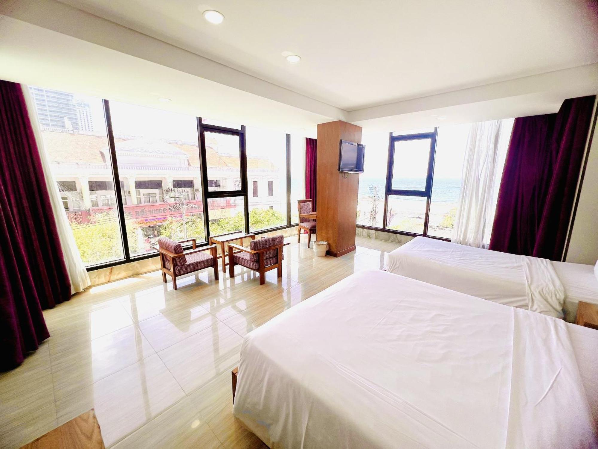 Khách sạn Happy Light 4*