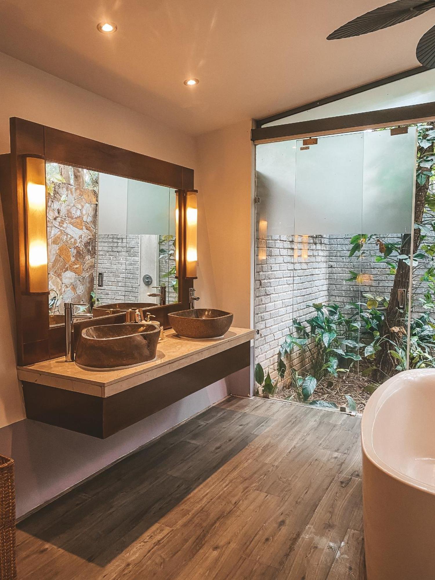 Villa Flamigo Dai Lai - View Ho Ngoc Quang