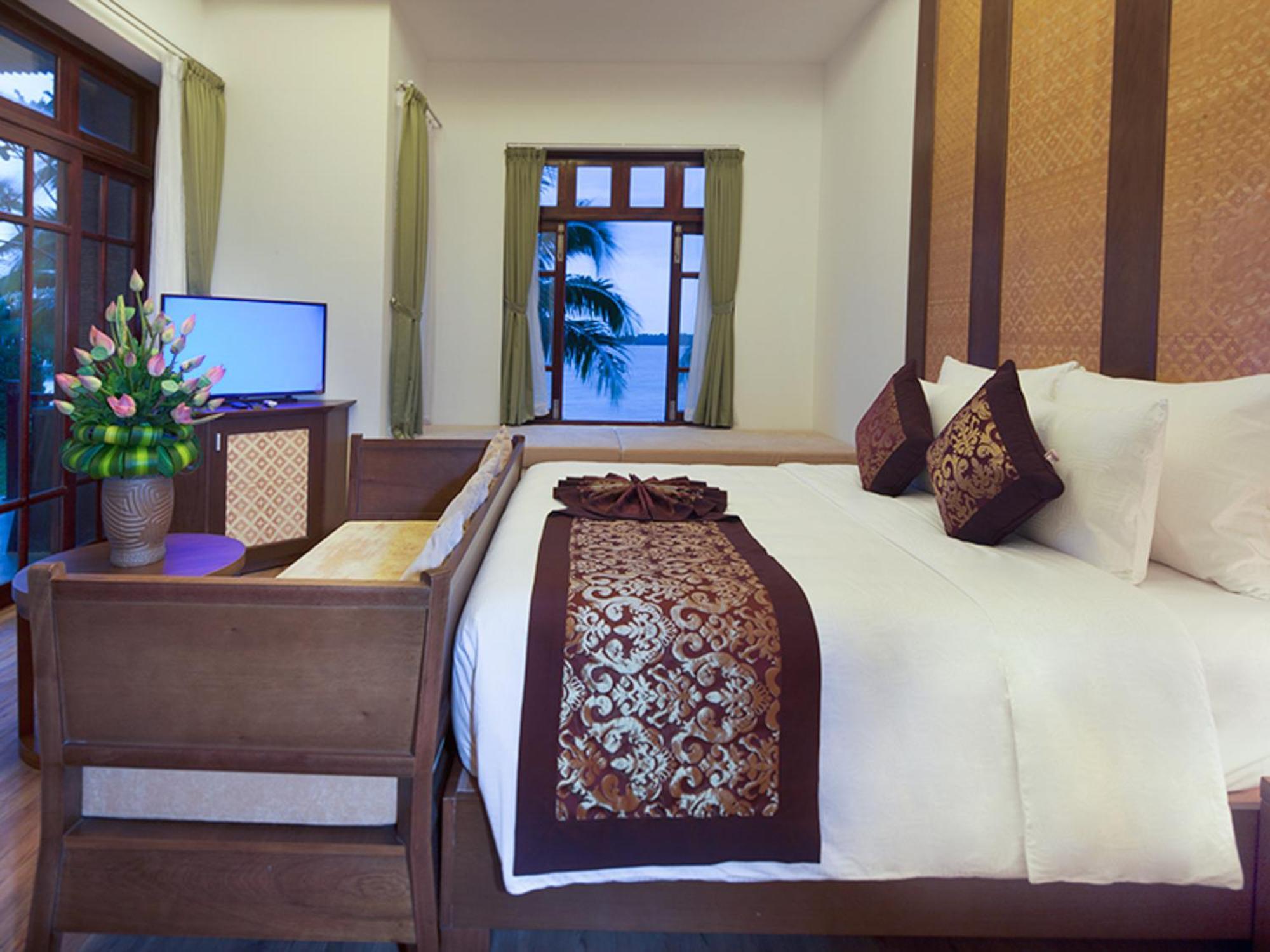 Resort Riverside 4*