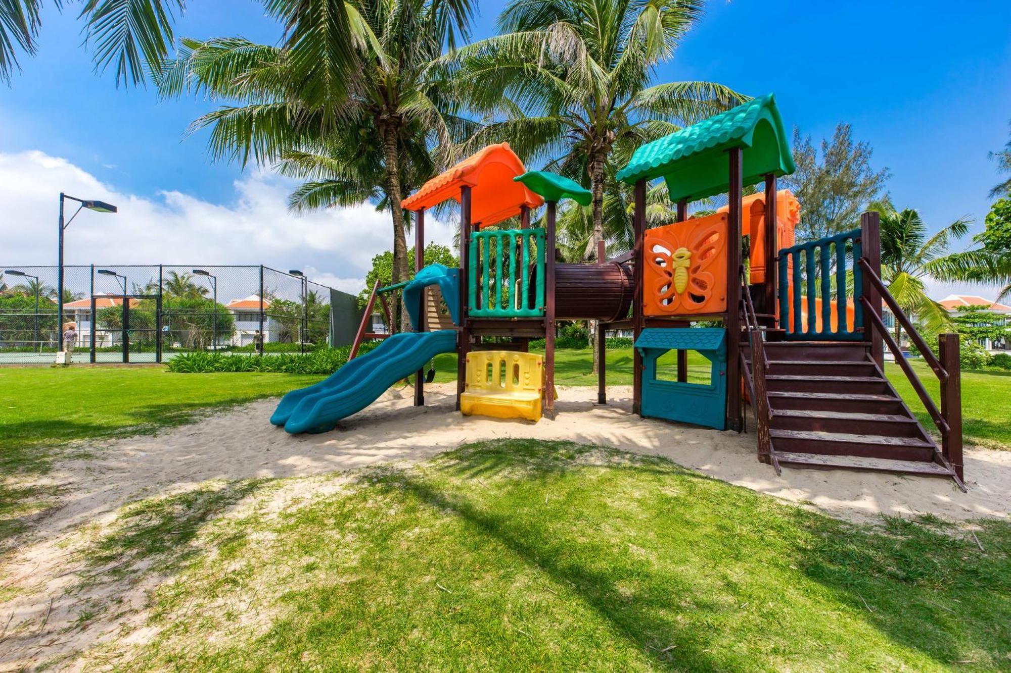 Emblem Sea 4 Bedroom Biệt thự