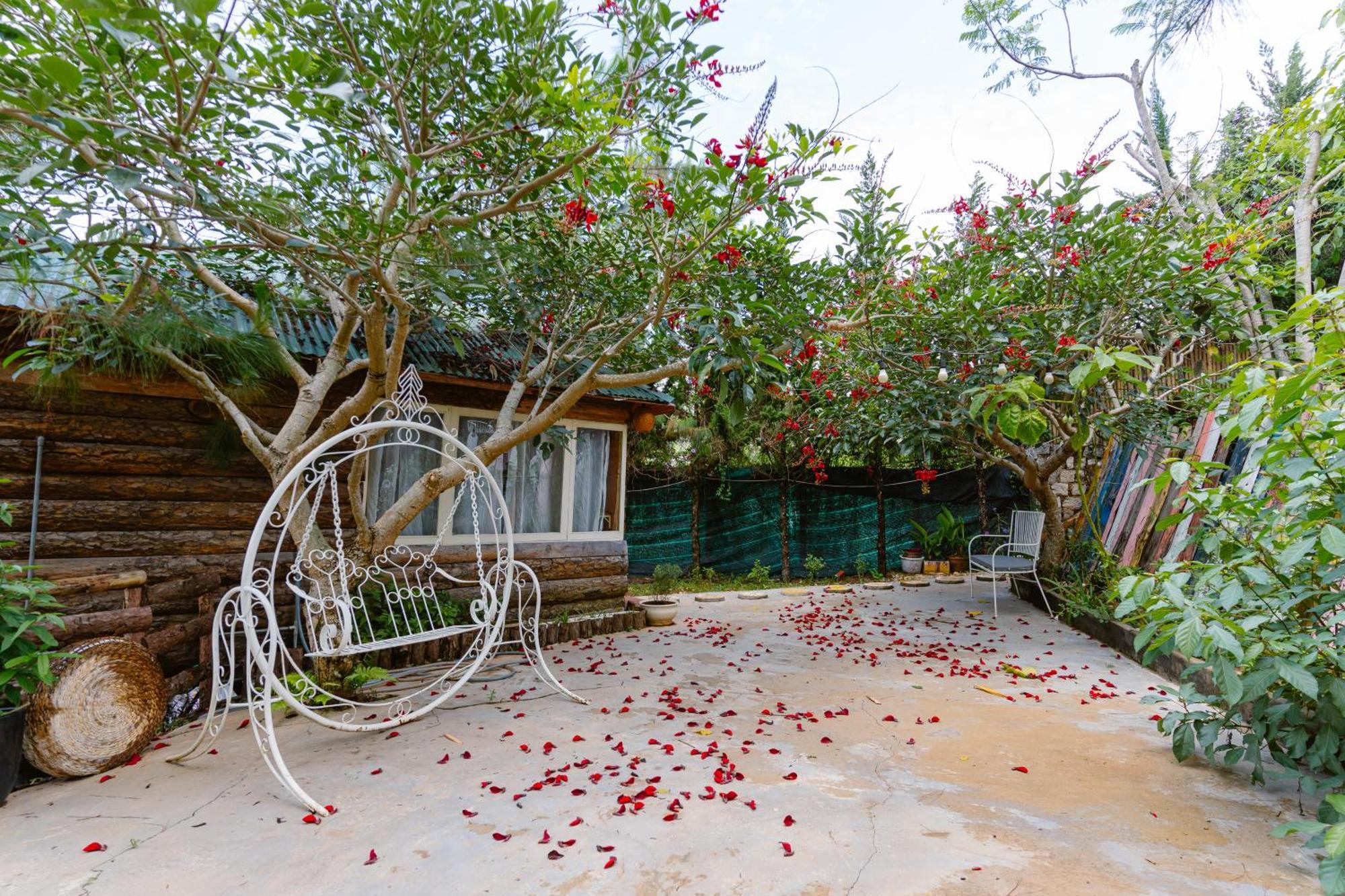 Hoàng Gia Trang, The Rustic Garden lều
