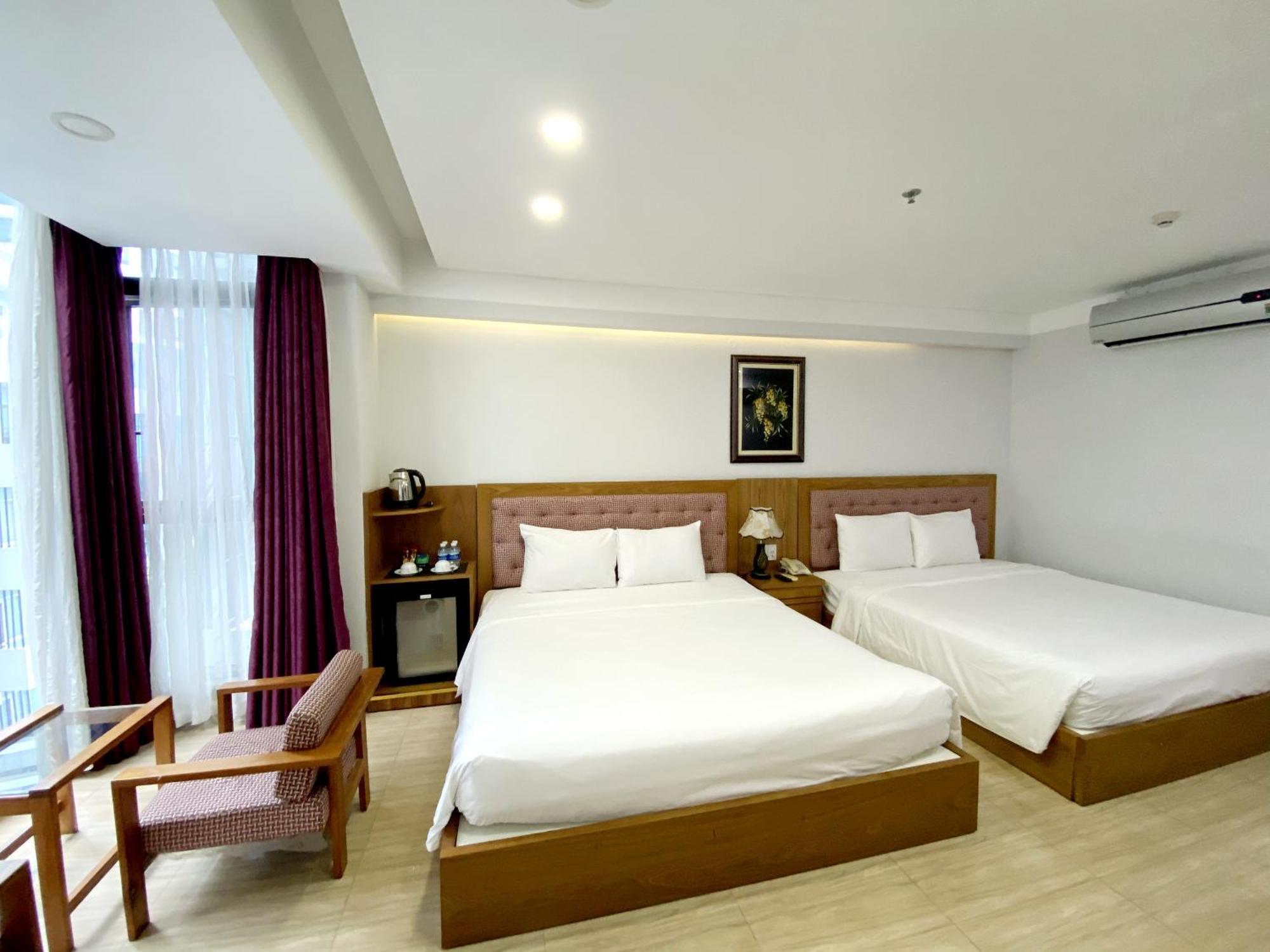 Khách sạn Happy Light 4*