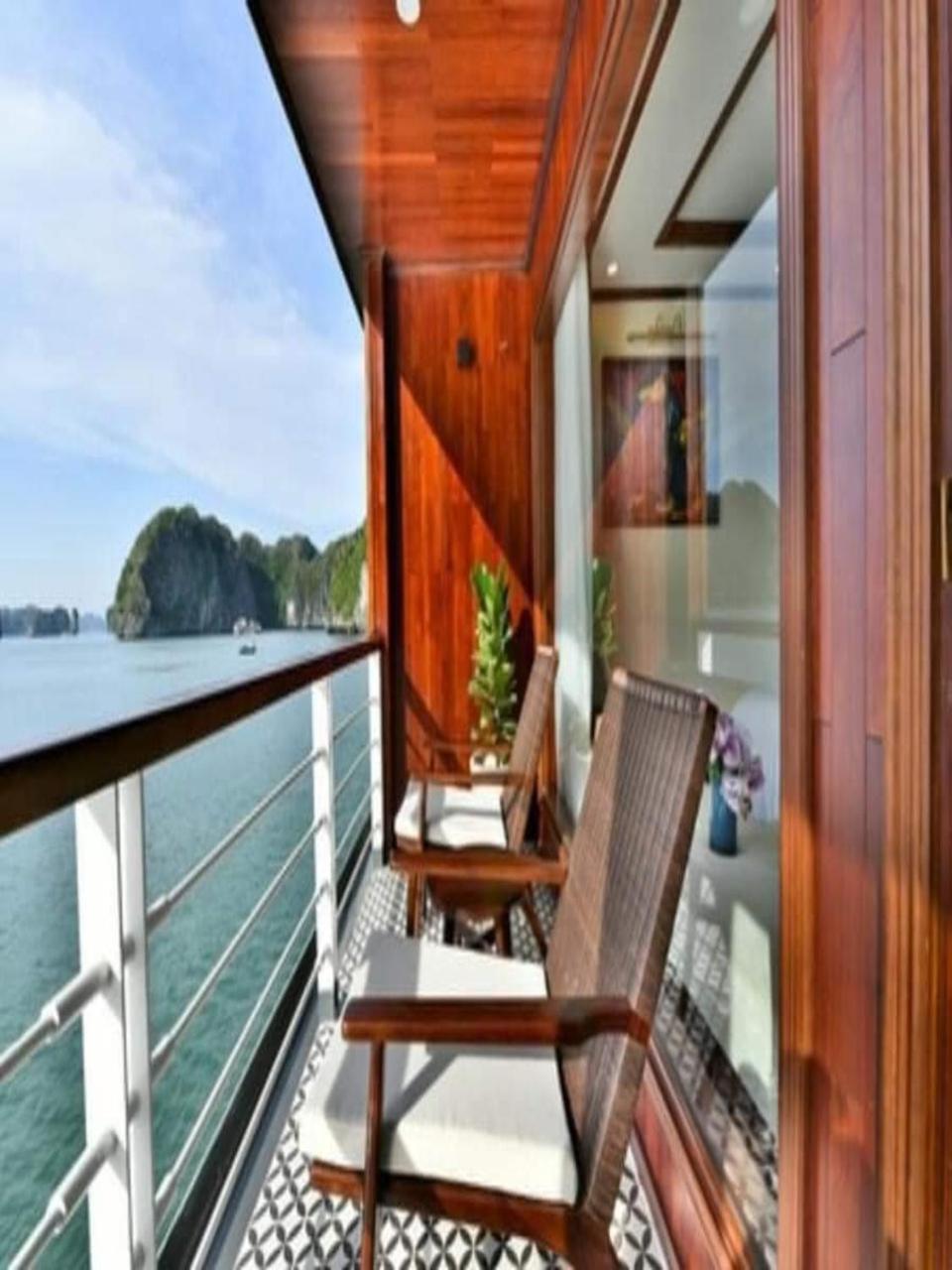 Botel Du Thuyen 5 Sao - Lan Ha Dang Cap Sang Trong