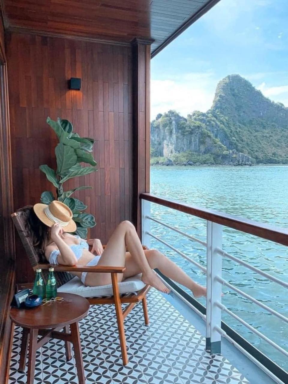 Botel Du Thuyen 5 Sao - Lan Ha Dang Cap Sang Trong Ha Long