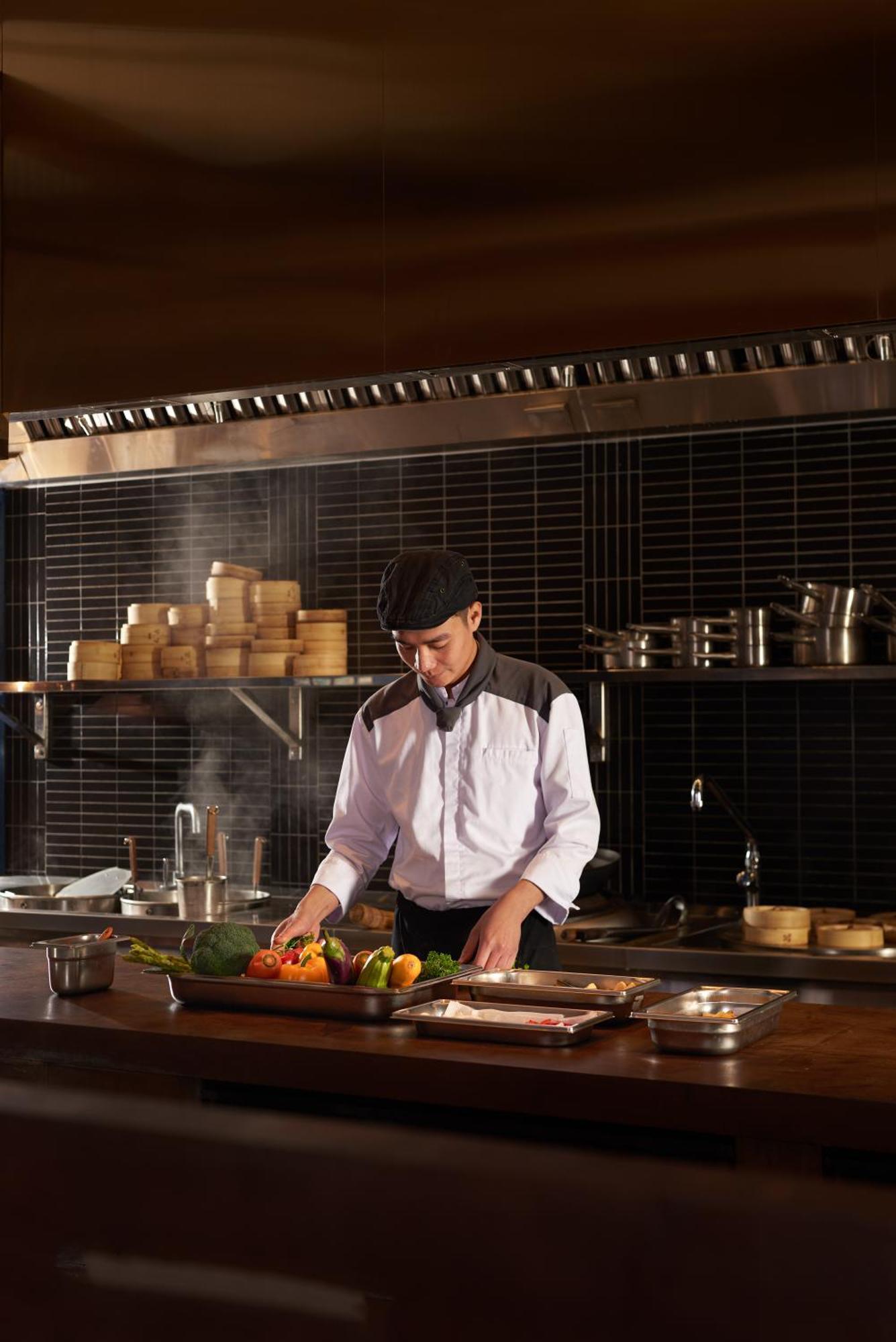 Moevenpick Centre Hotel 5*