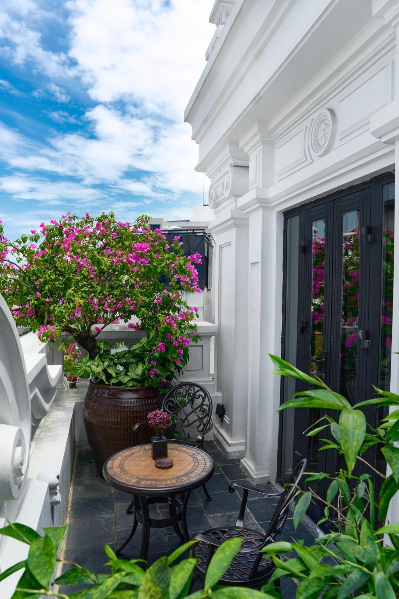 La Sinfonia Citadel And Hotel Hanoi
