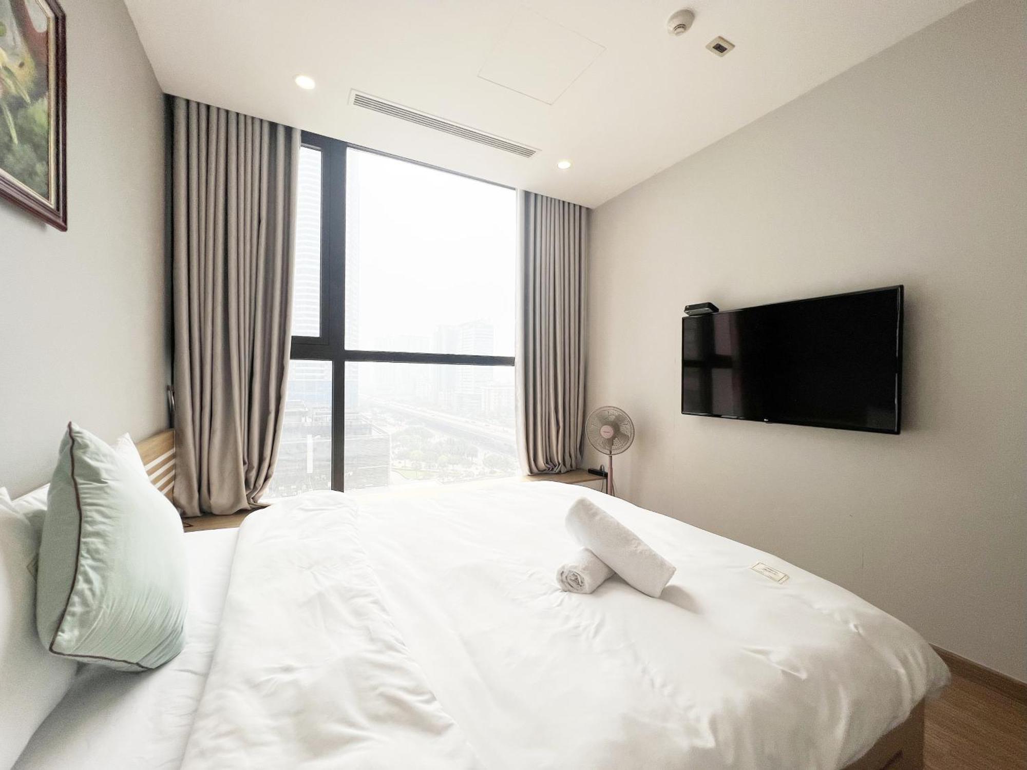 Luxury Vinhomes Skylake Apartment