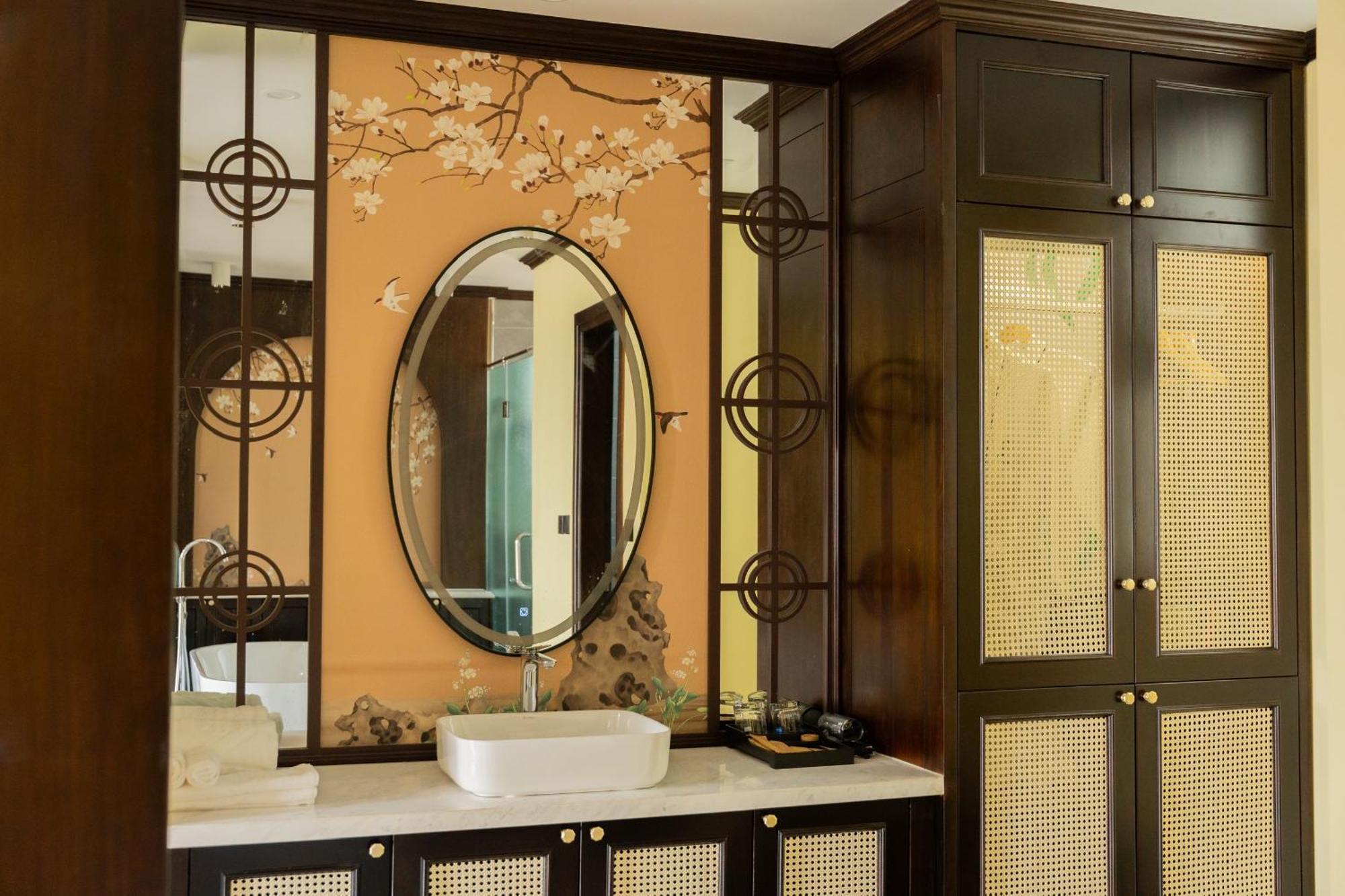 Legacy Hill & Hoa Binh