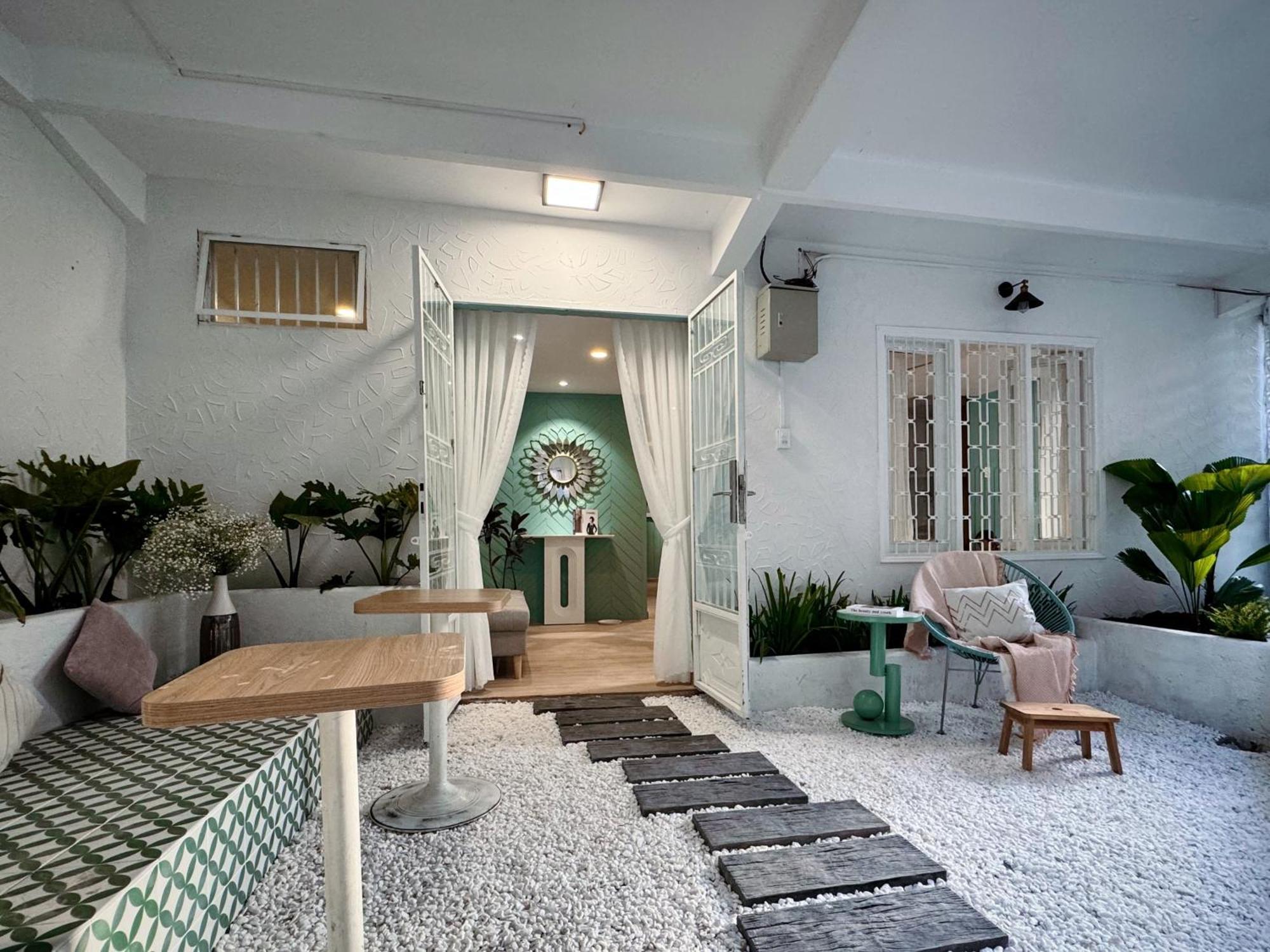 The Second No11 - Garden House In Center Of *