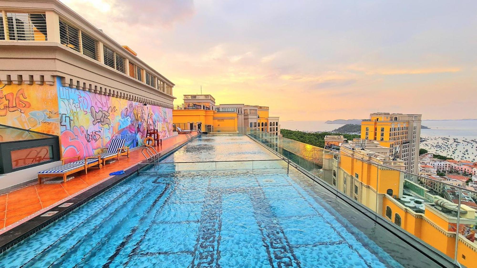 Sea Gallery Luxury