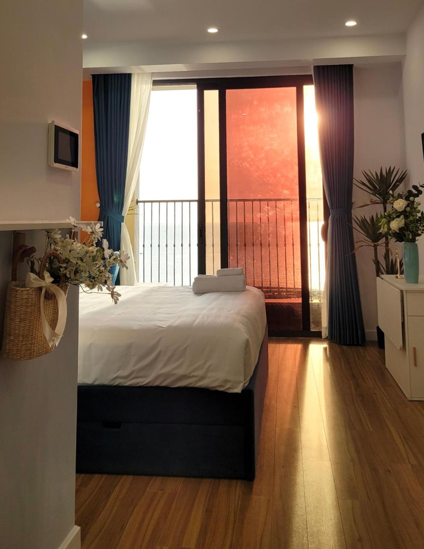 Sea Gallery Luxury Apartment