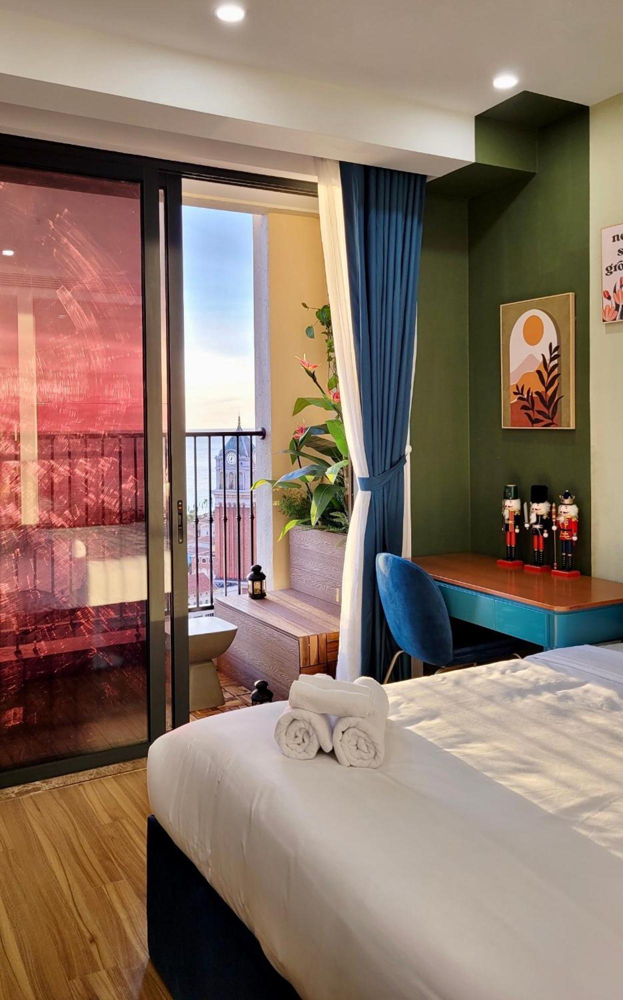 Sea Gallery Luxury Apartment