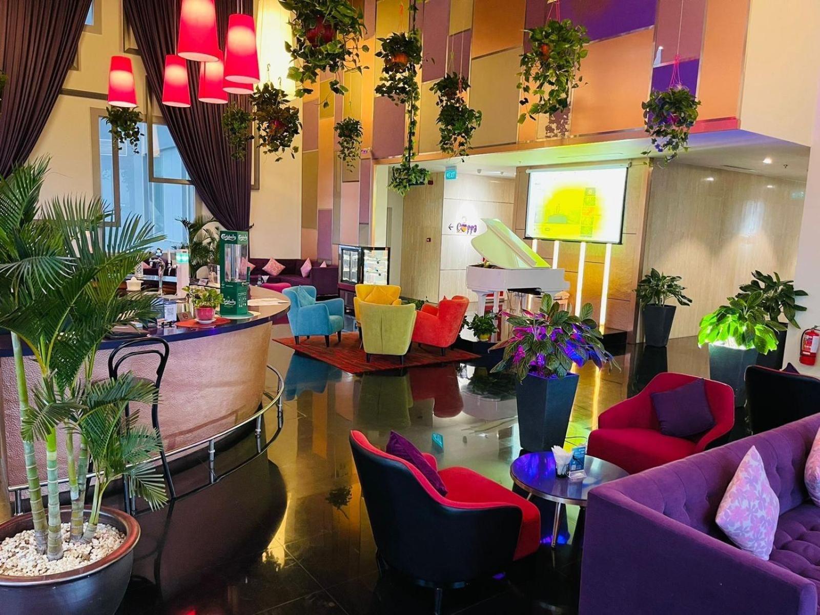 Mercure Phong Hotel 5*