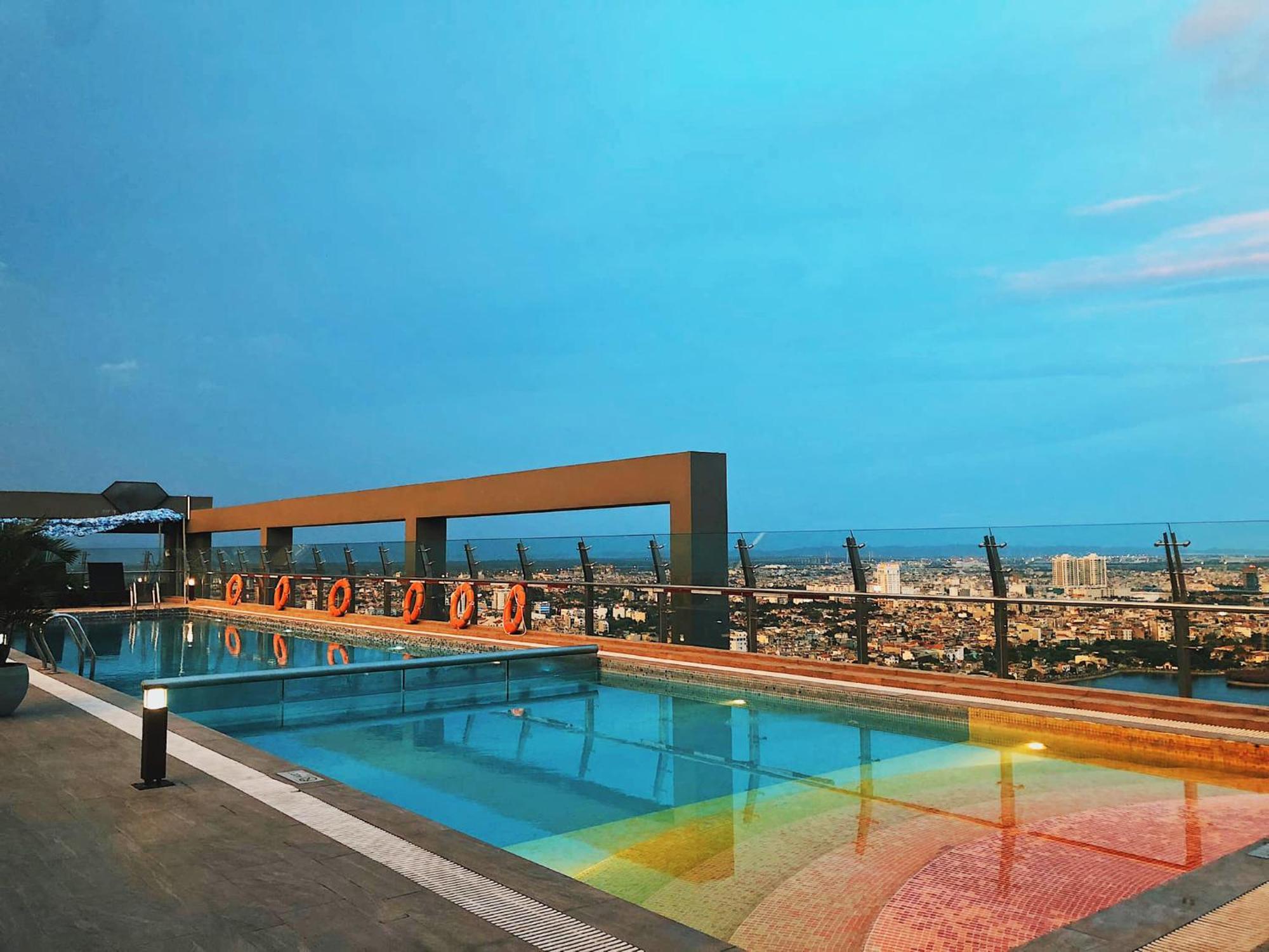 Mercure Phong Hotel 5*