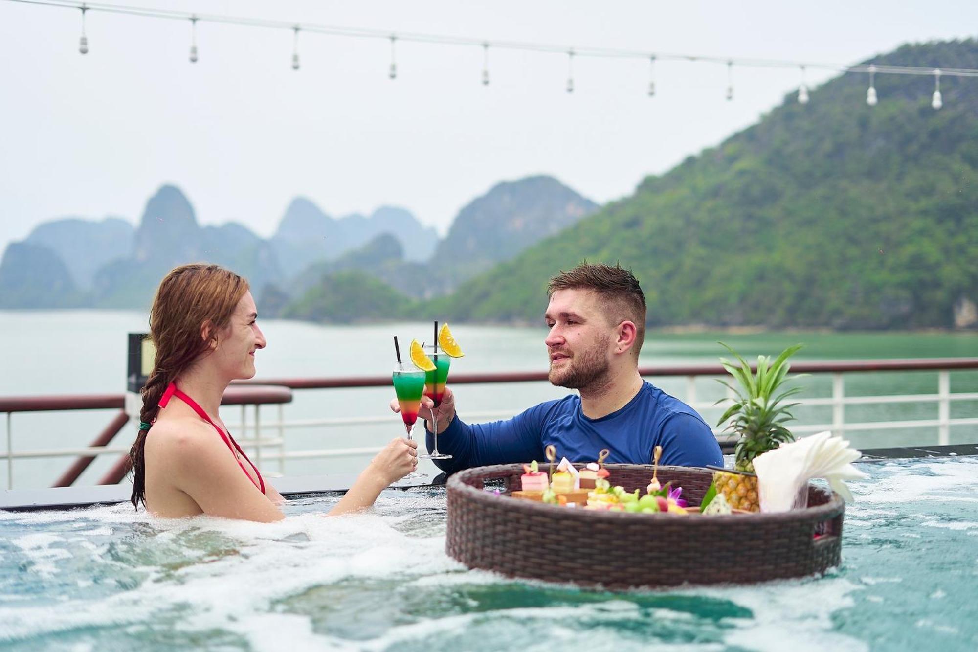 Du Thuyền Paradise Grand Vịnh Lan Hạ 5*