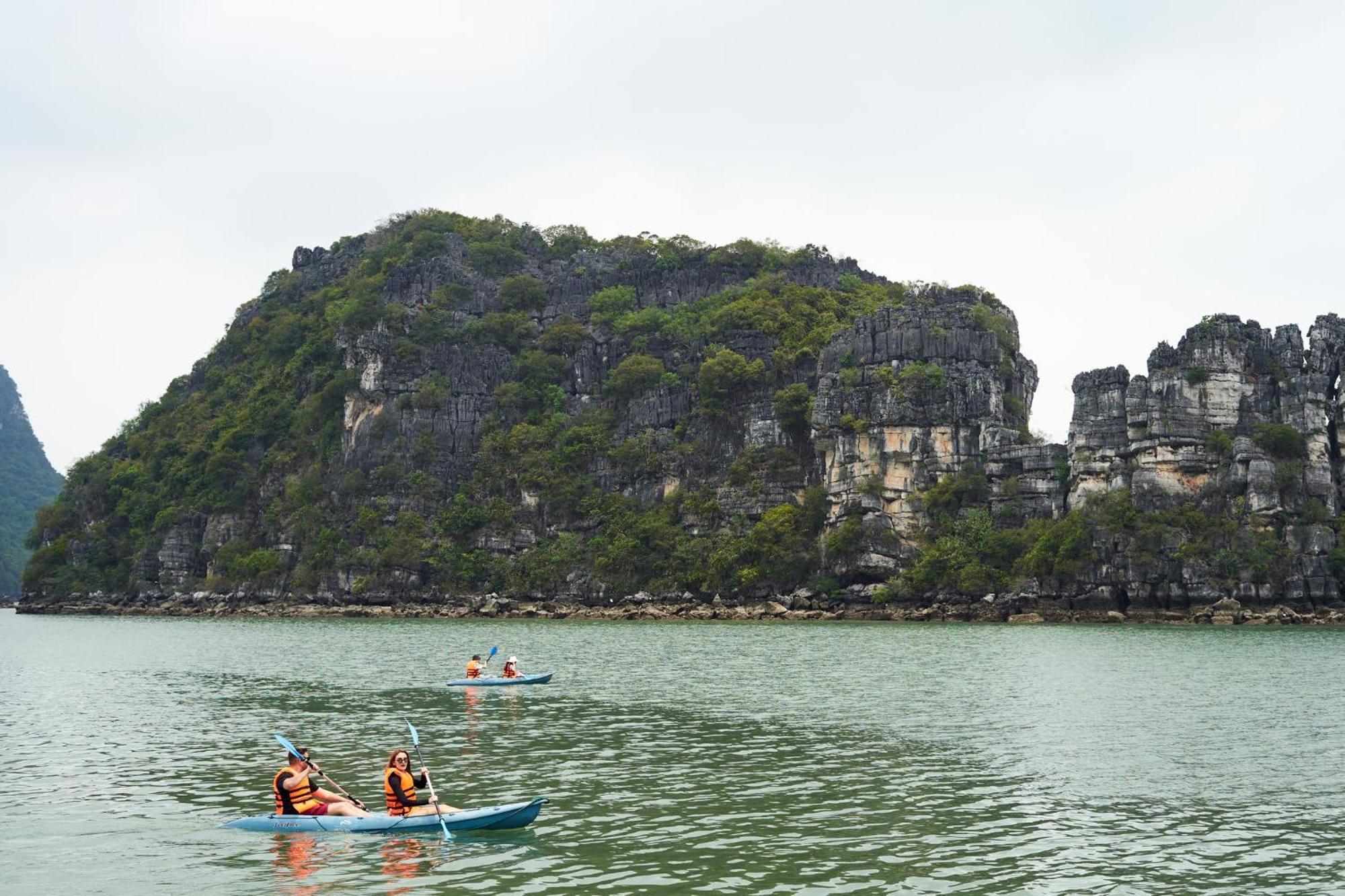 Du Thuyền Paradise Grand Vịnh Lan Hạ  Hạ Long
