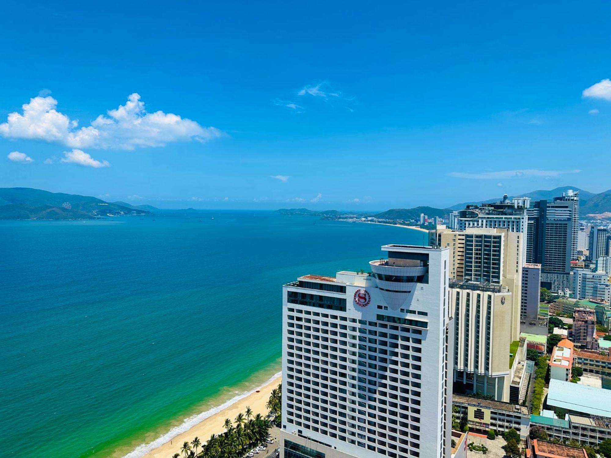 Gold Coast Luxury - Ocean View Apartment *