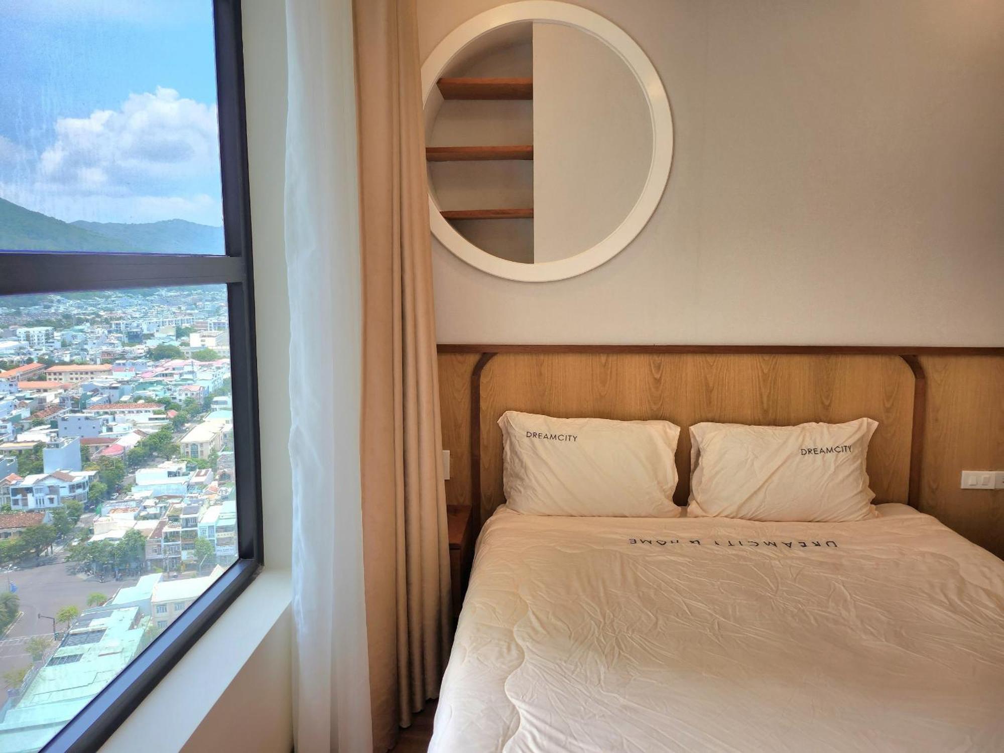 Khách sạn hẻo lánh Tony -flc Sea Tower 5*