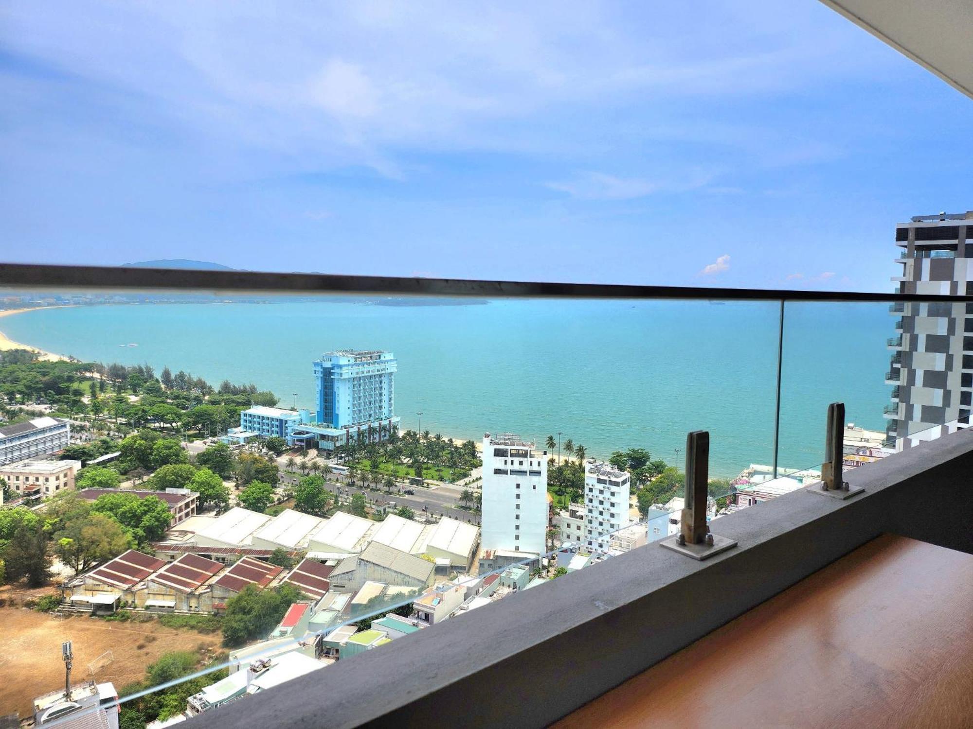 Khách sạn hẻo lánh Tony -flc Sea Tower 5*