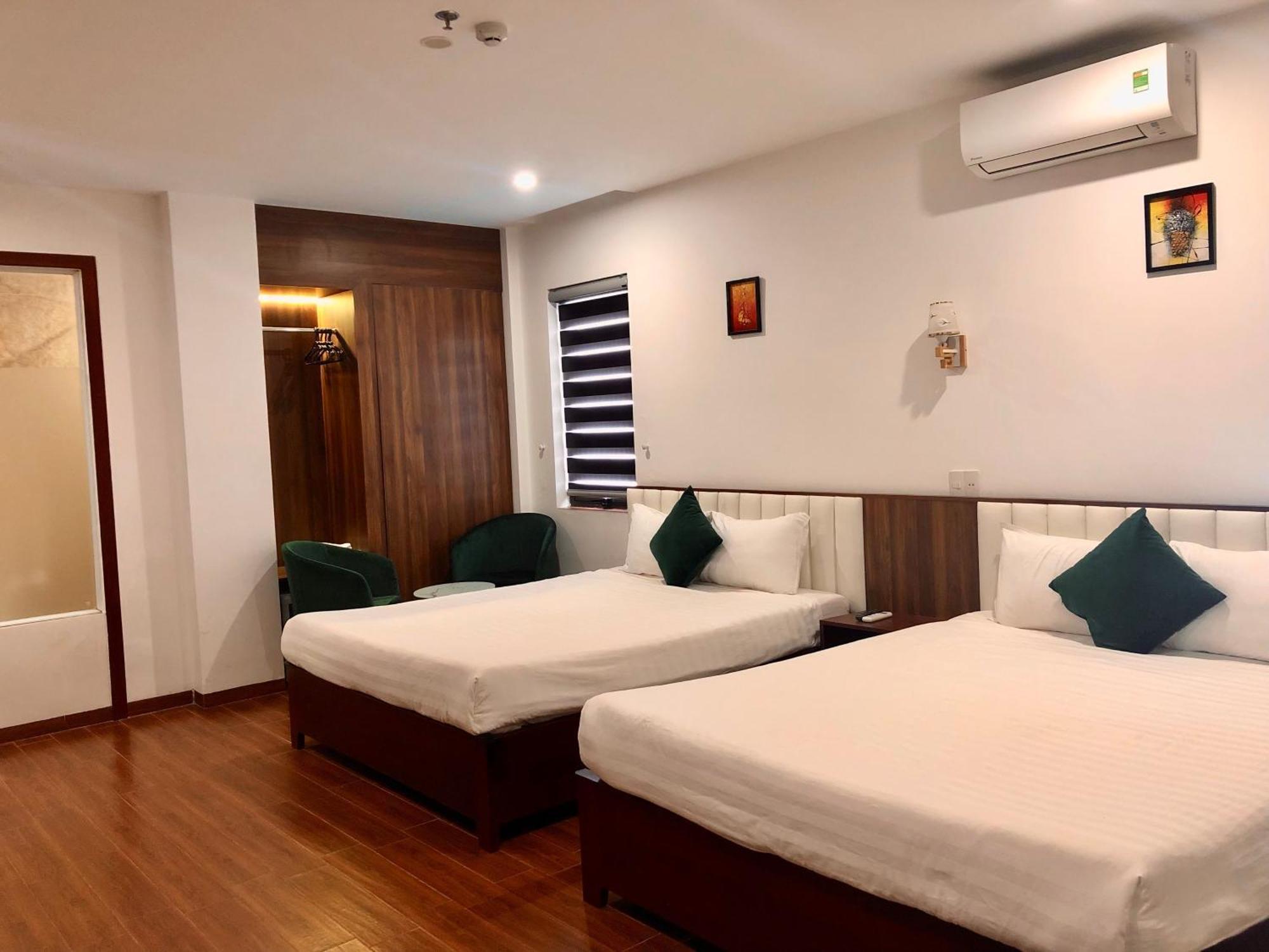 Le Centre Hotel