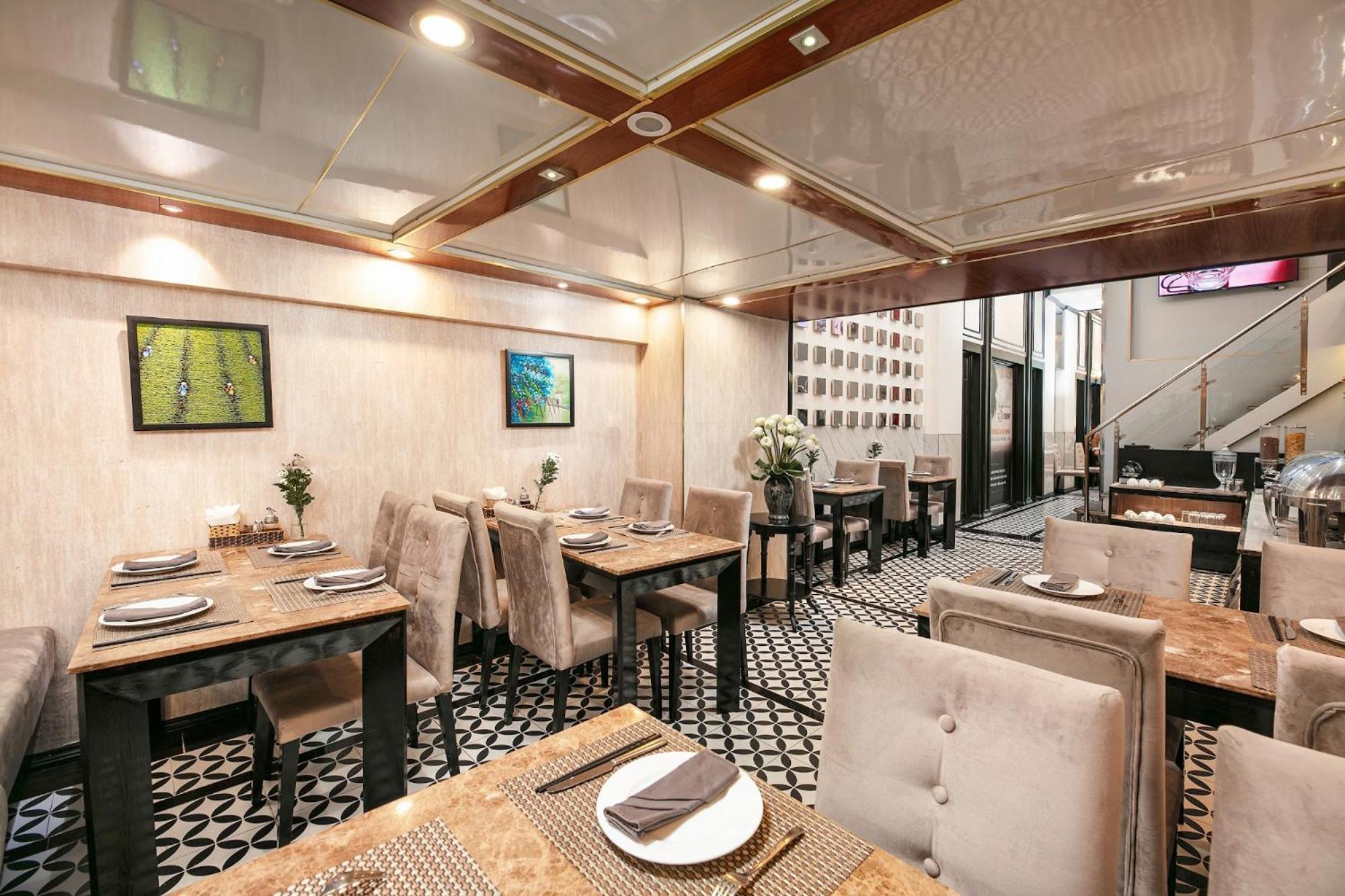 Ja Cosmo And 4* Hanoi