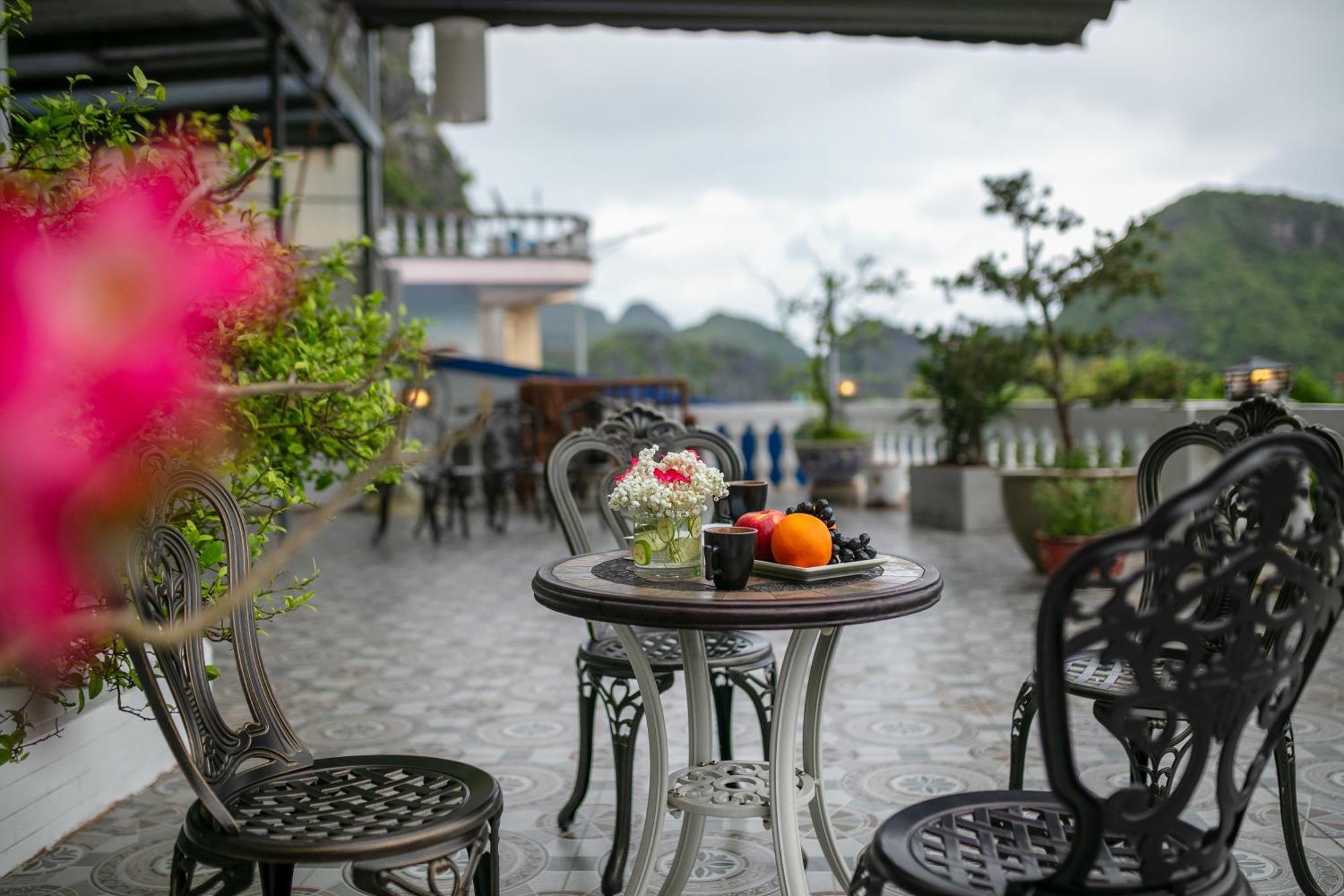 Biệt thự Maison Cat Ba Bay View Chan Chau