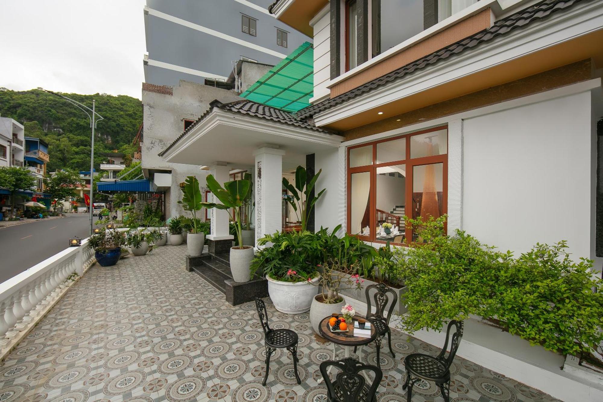 Maison Cat Ba Bay View *
