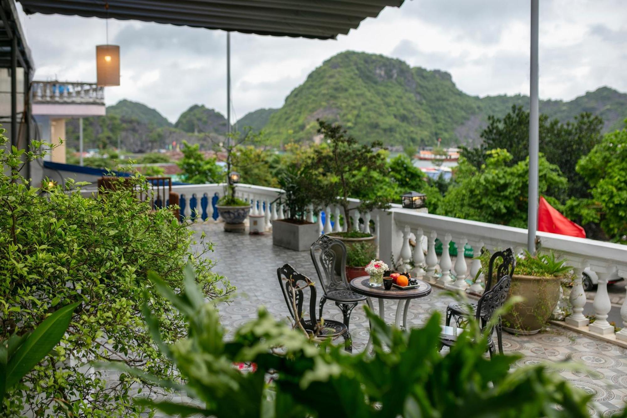 Maison Cat Ba Bay View * Chan Chau