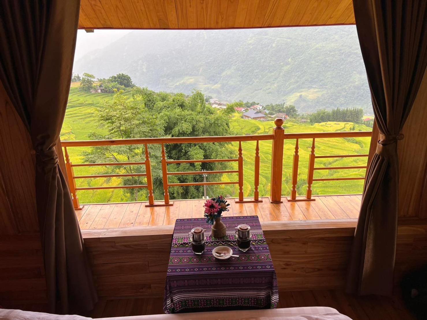 Lodge Hmong Eco *