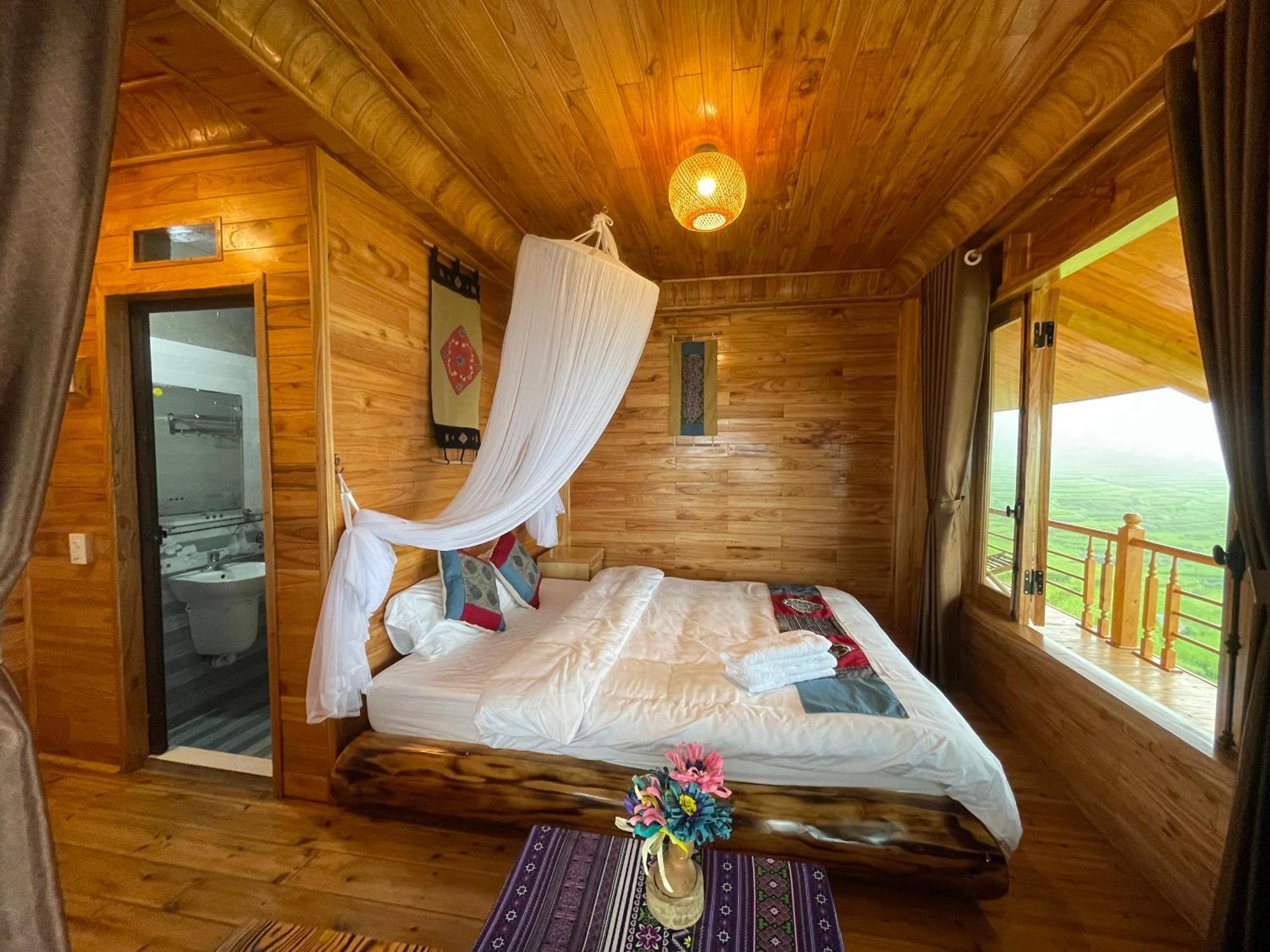 Lodge Hmong Eco