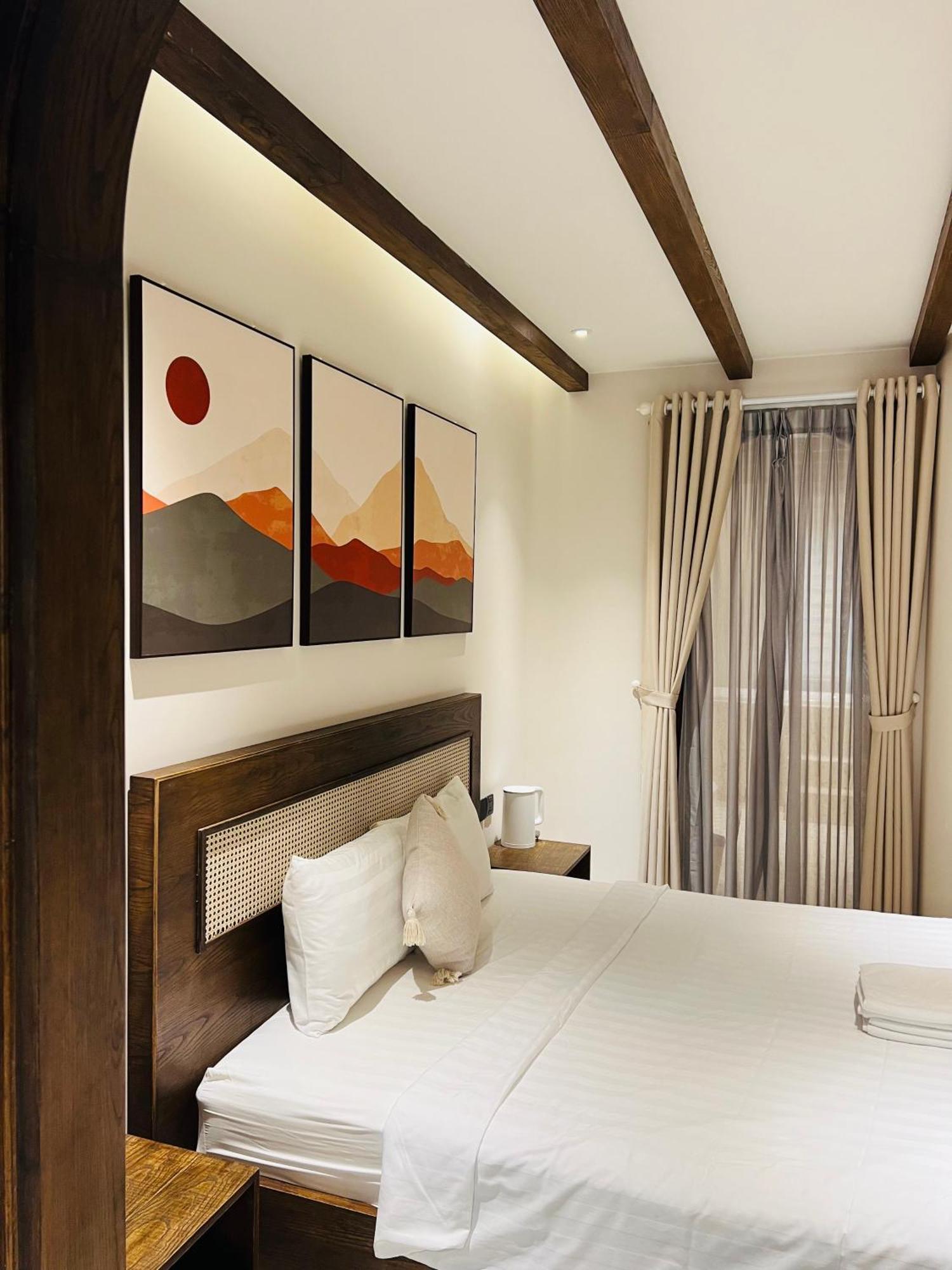 Hotel Lotus Cafe 4*