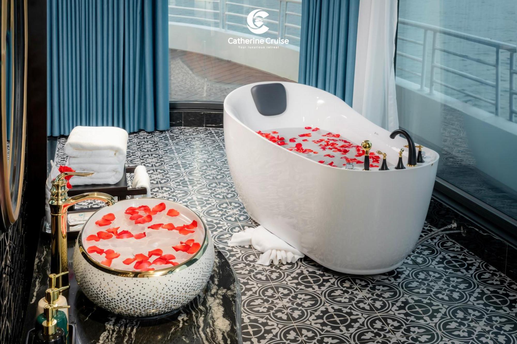  Catherine Cruises Bay 5*