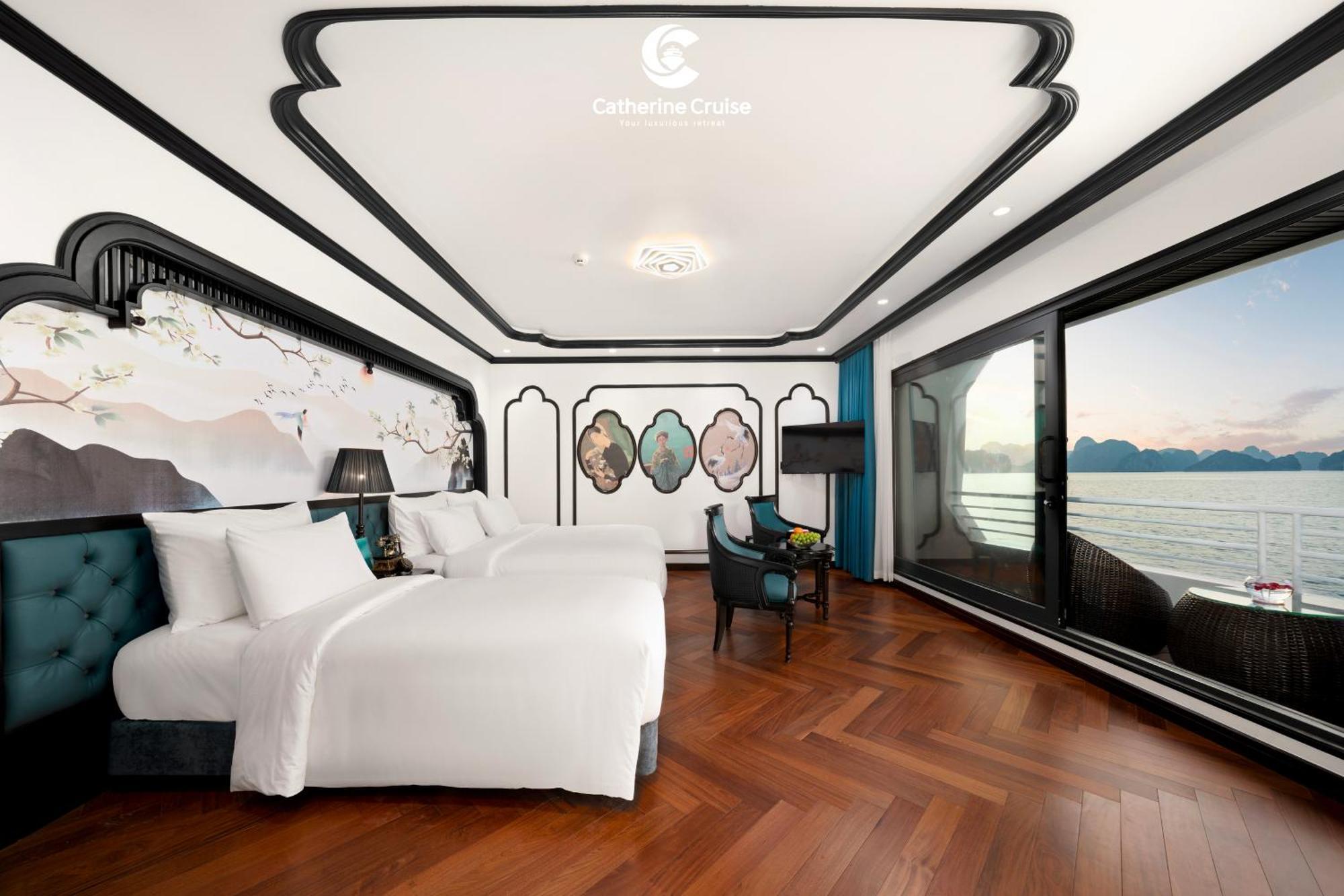 Catherine Cruises Bay
