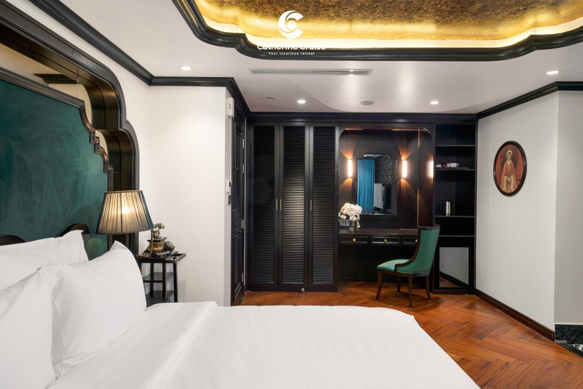 Catherine Cruises Bay Hạ Long