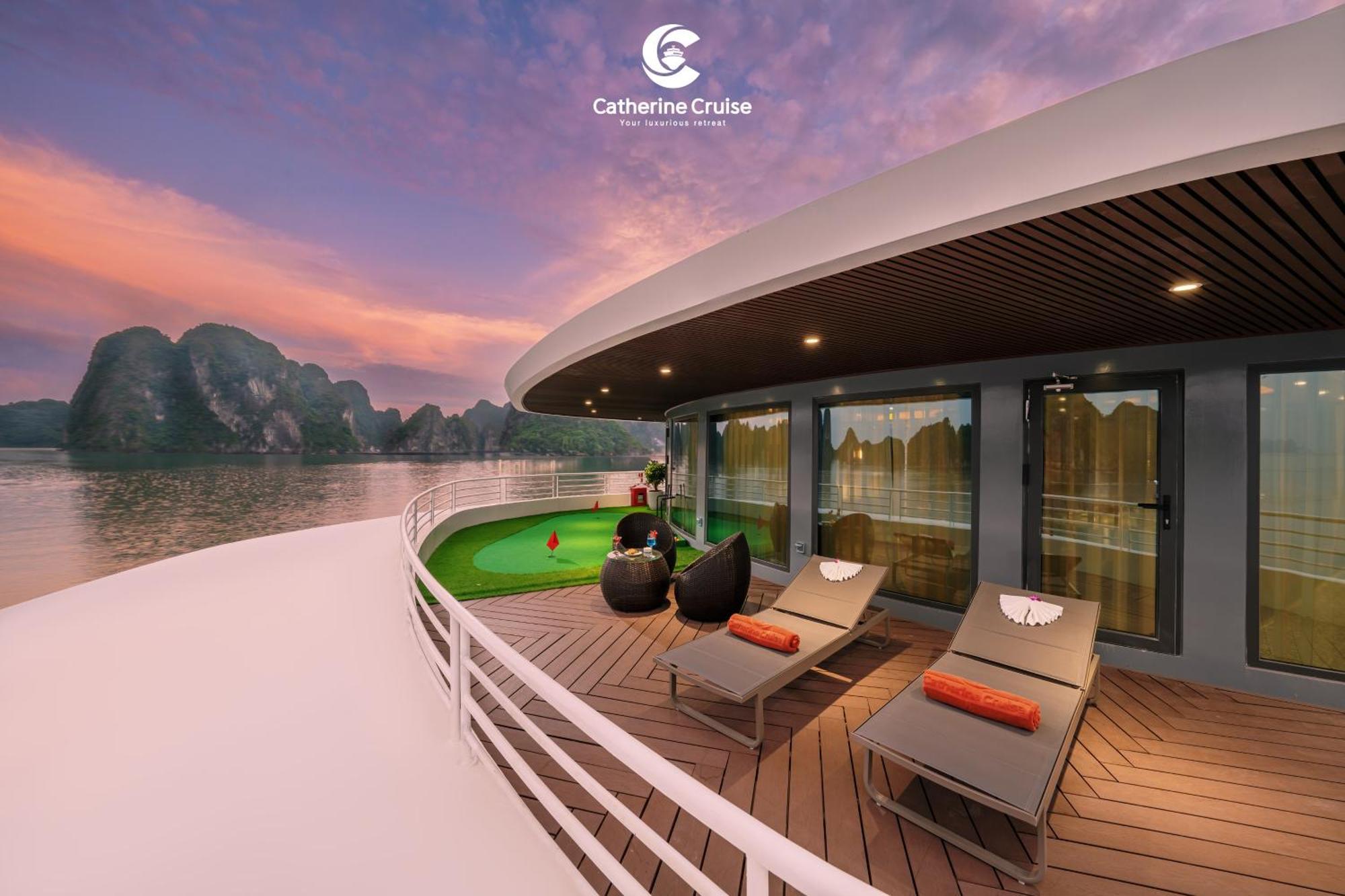 Catherine Cruises Bay 