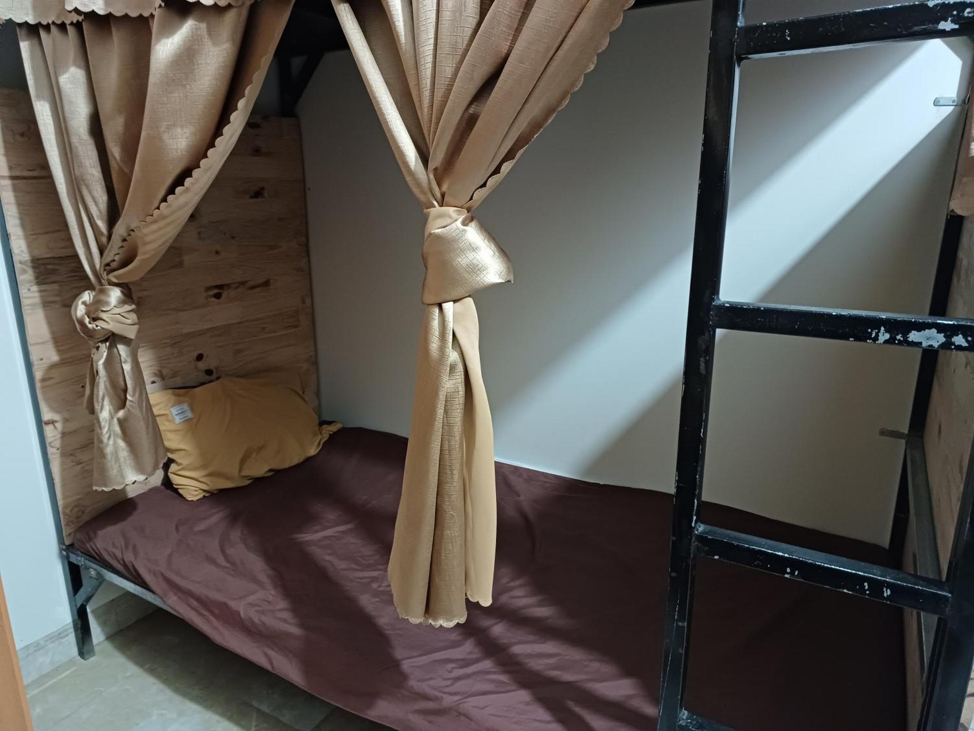 Yolo House And Loop Tours Hotel