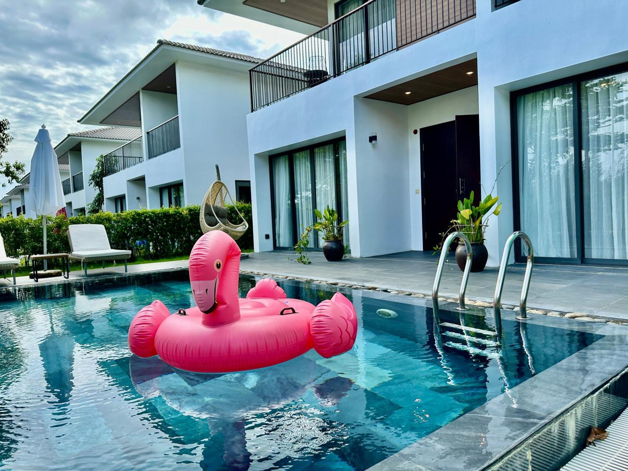 West Private Swimming Pool Villa *