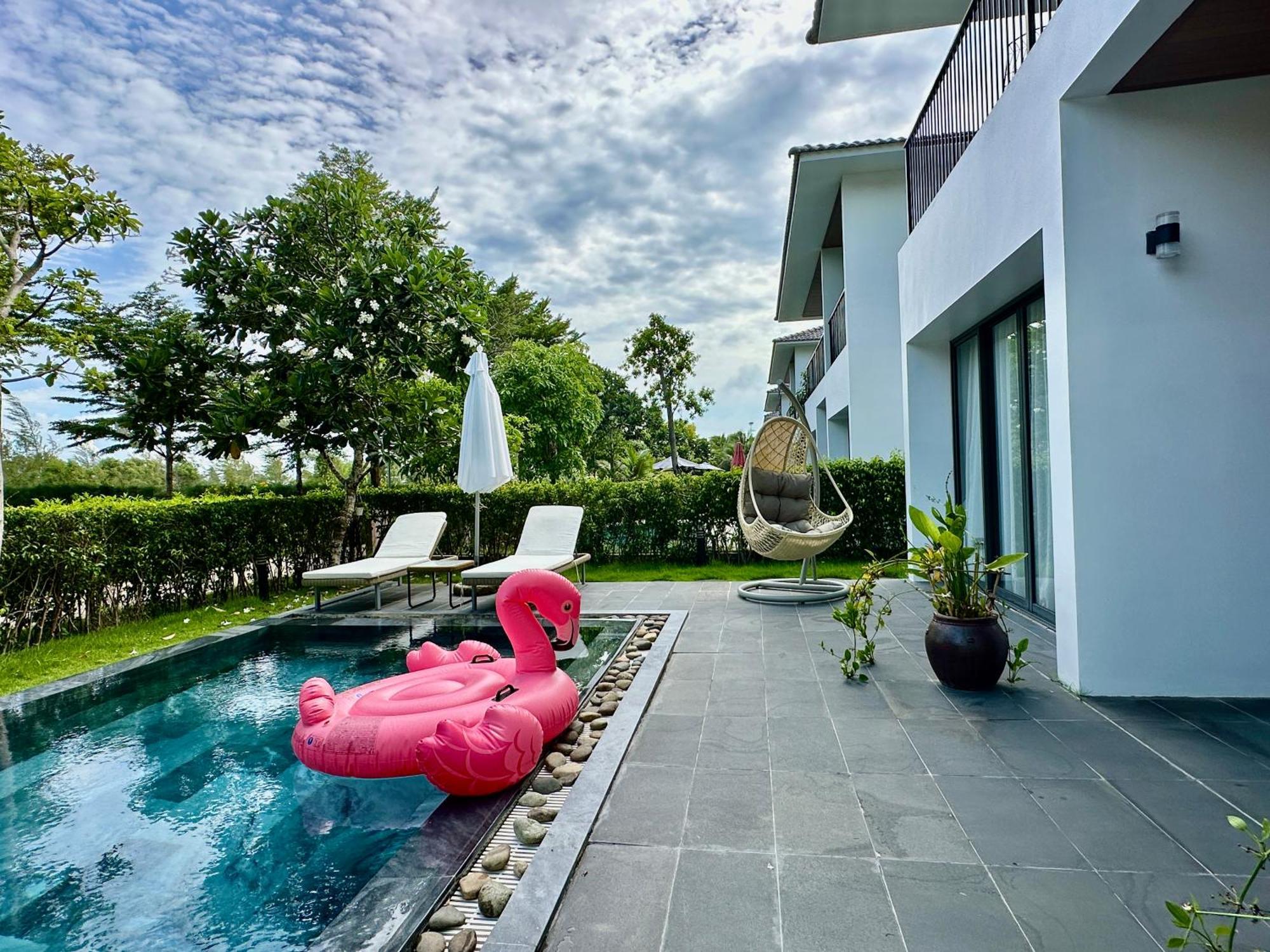 West Private Swimming Pool *